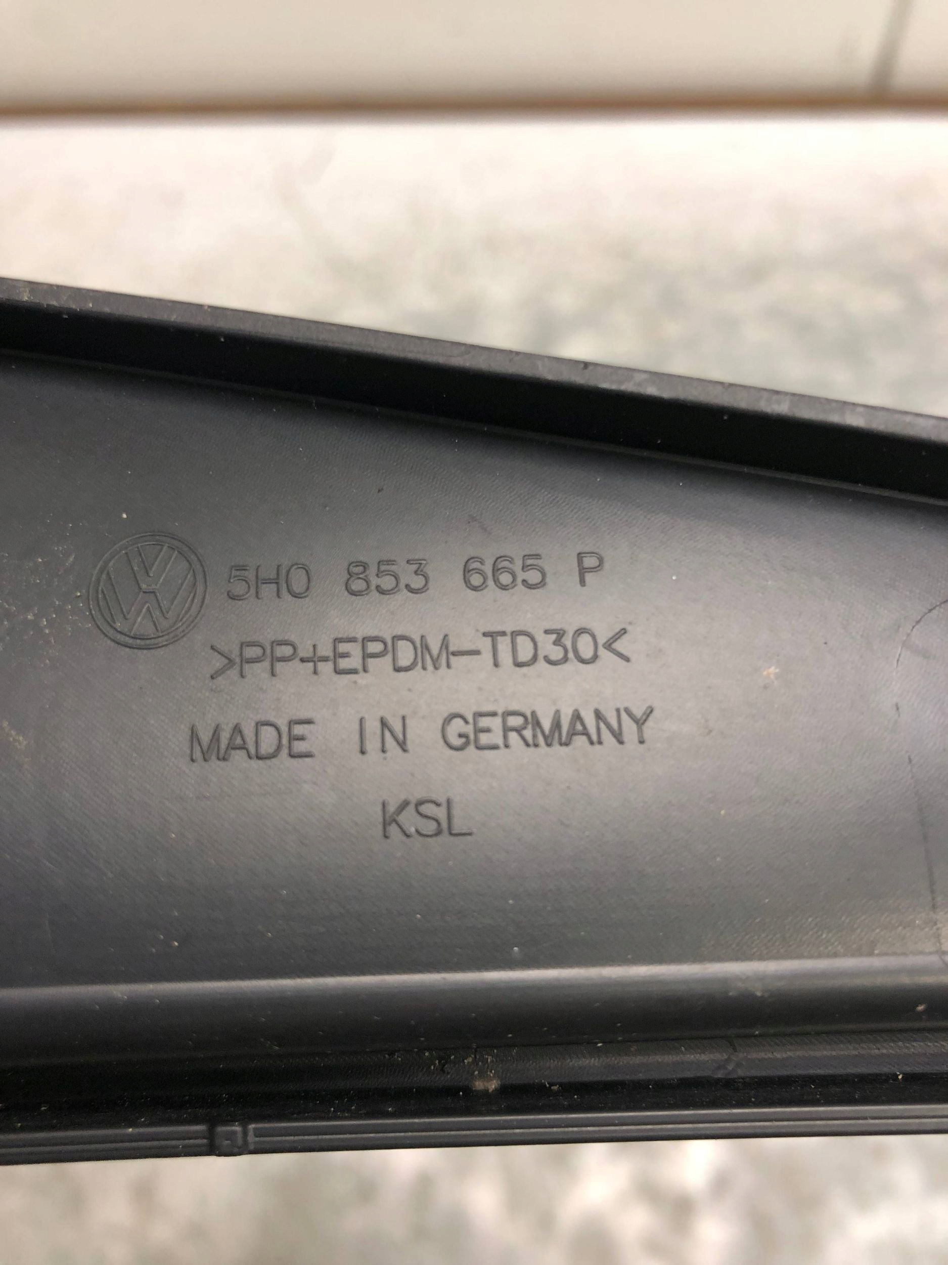 grid of a bumper left front PDC VW GOLF VIII LIFT 5H0853665P