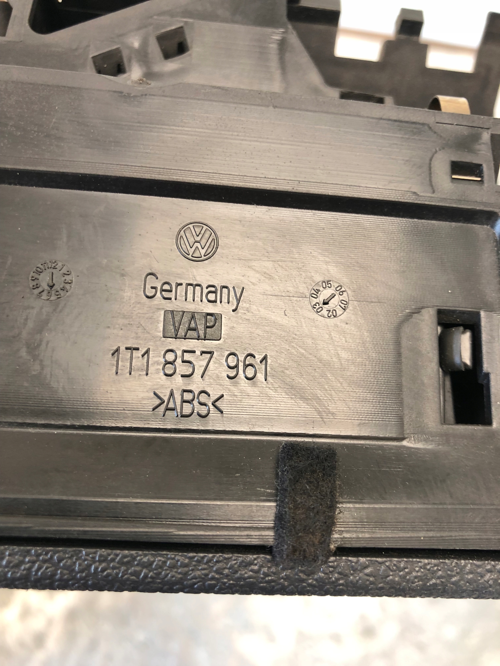 ashtray passenger compartment VW TOURAN 1T1857961