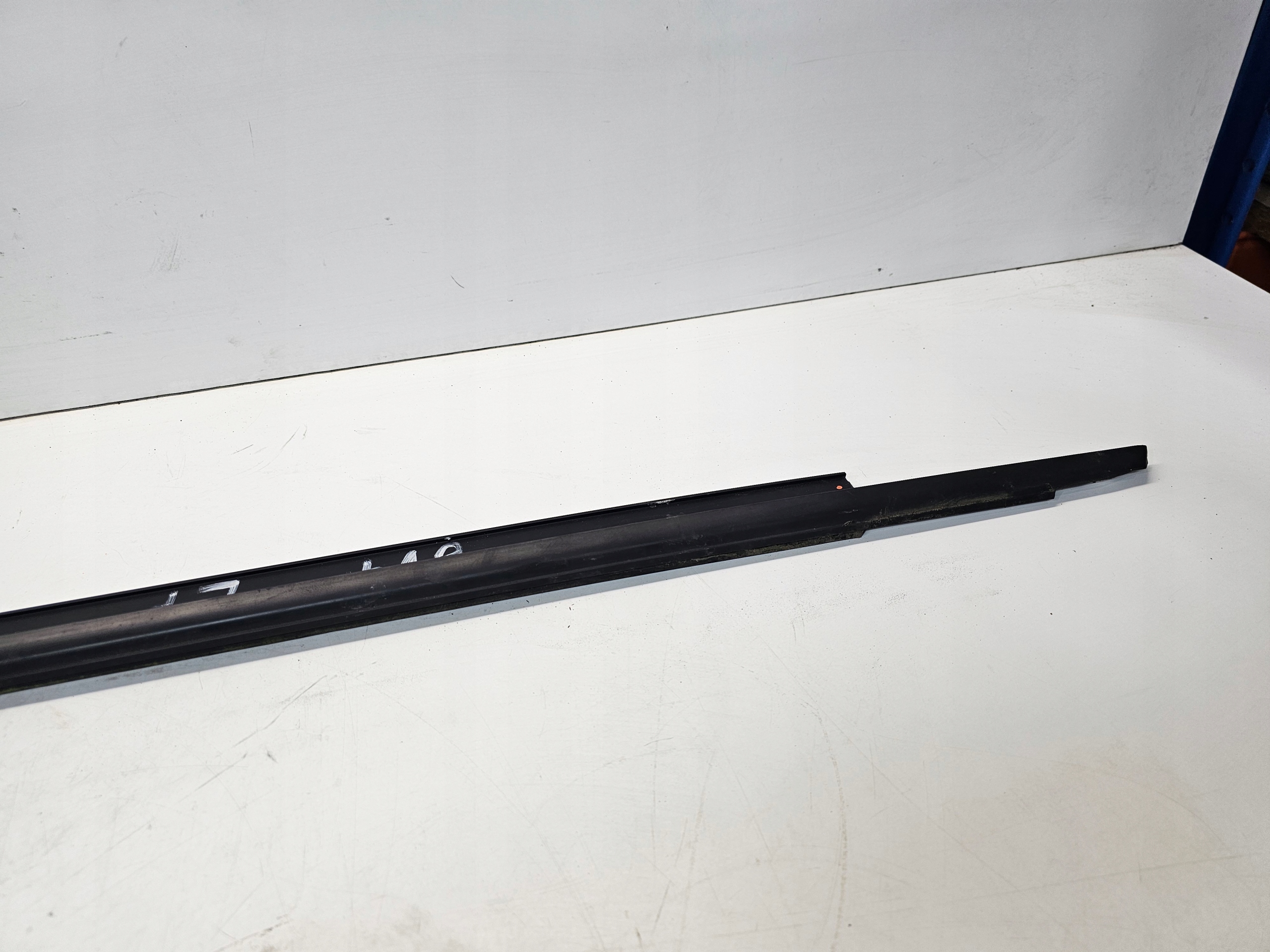 moulding MAT windows left front AUDI A3 8V 5-door 8V4837477