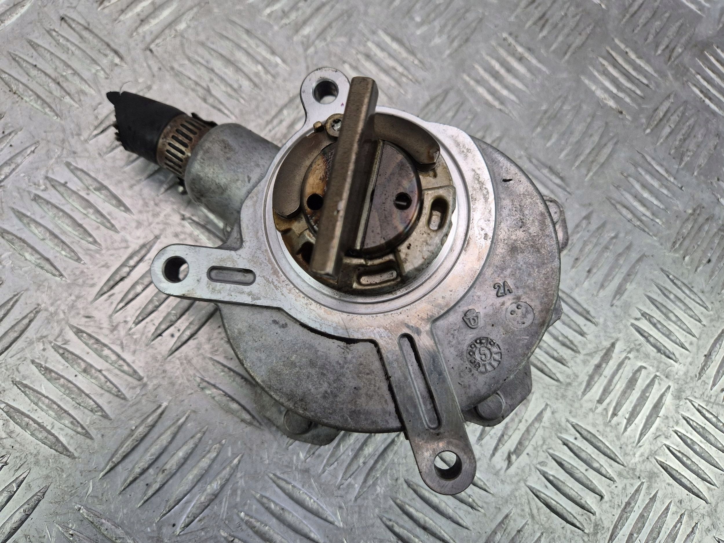 BMW 6 E63 E64 650i pump vacual (vacuum) 7545384 N62B48B