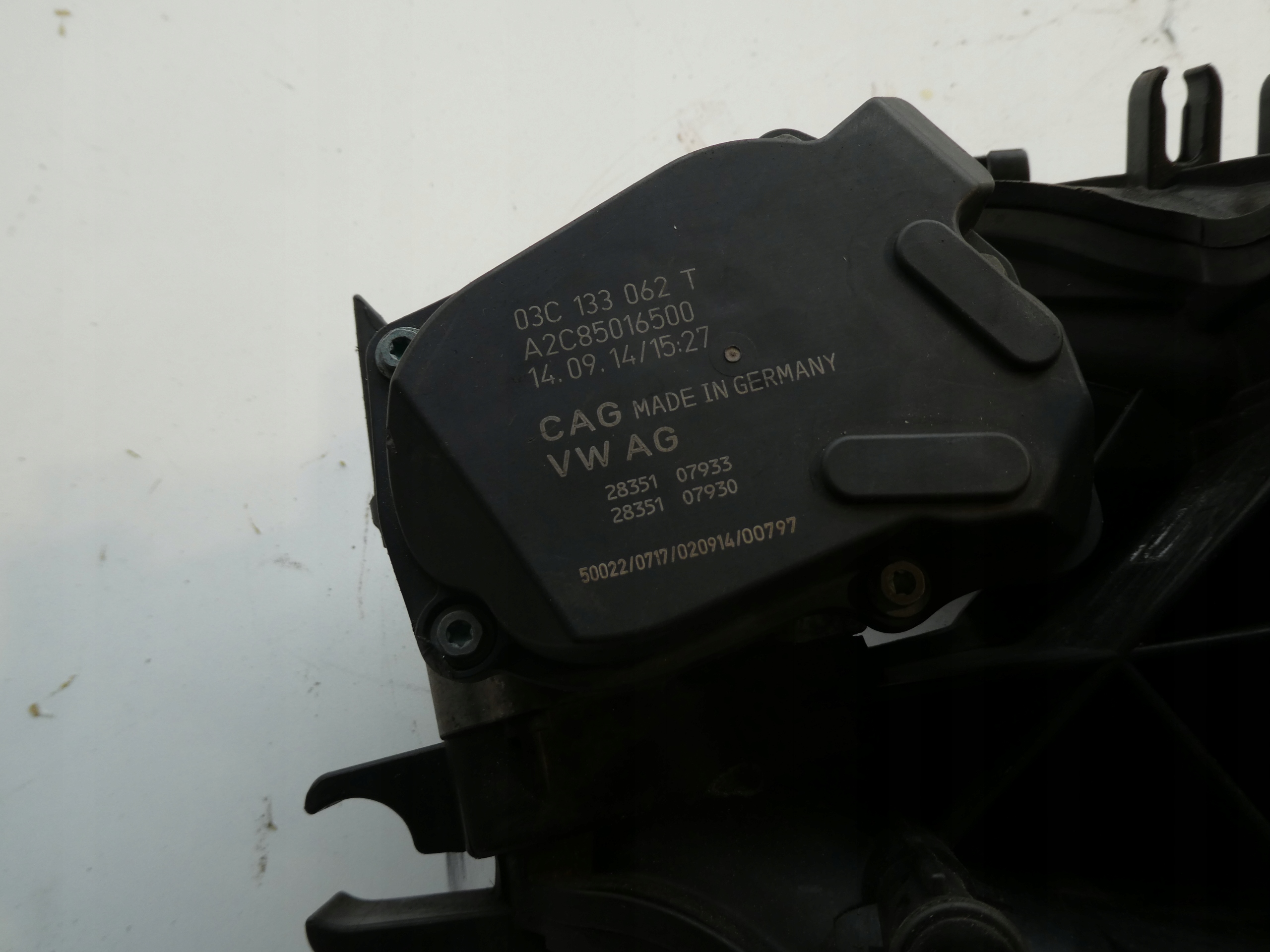 VW SCIROCCO intake manifold 03C129711AM 03C133062T