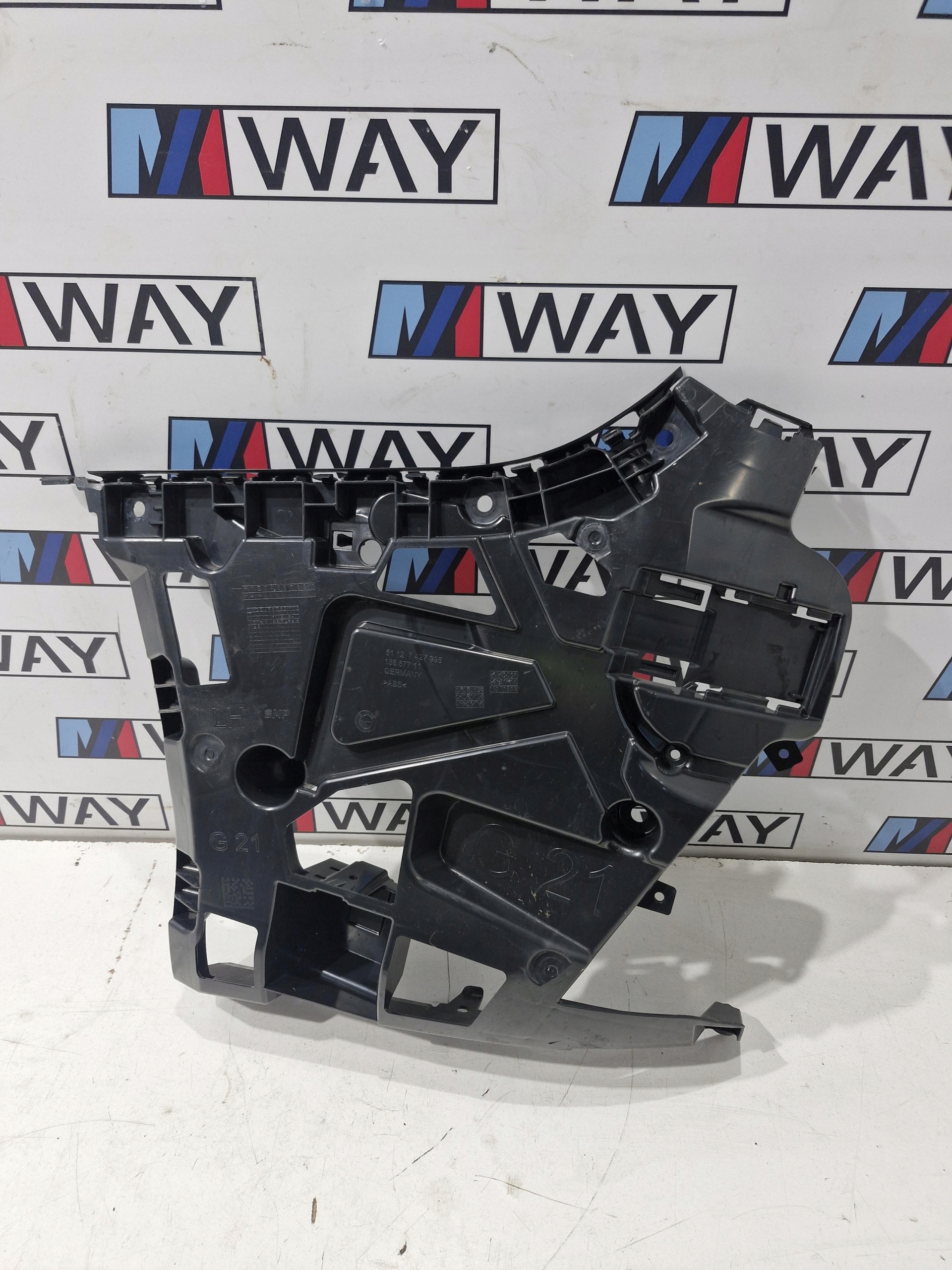 BMW G21 support holder of a bumper rear. left 7427995