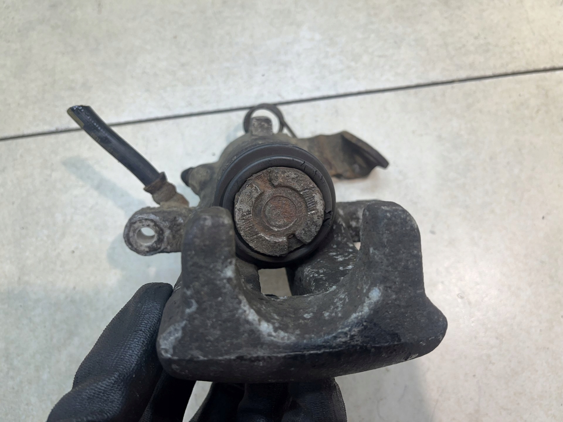 caliper left rear part OPEL ZAFIRA A 2.0 DTI