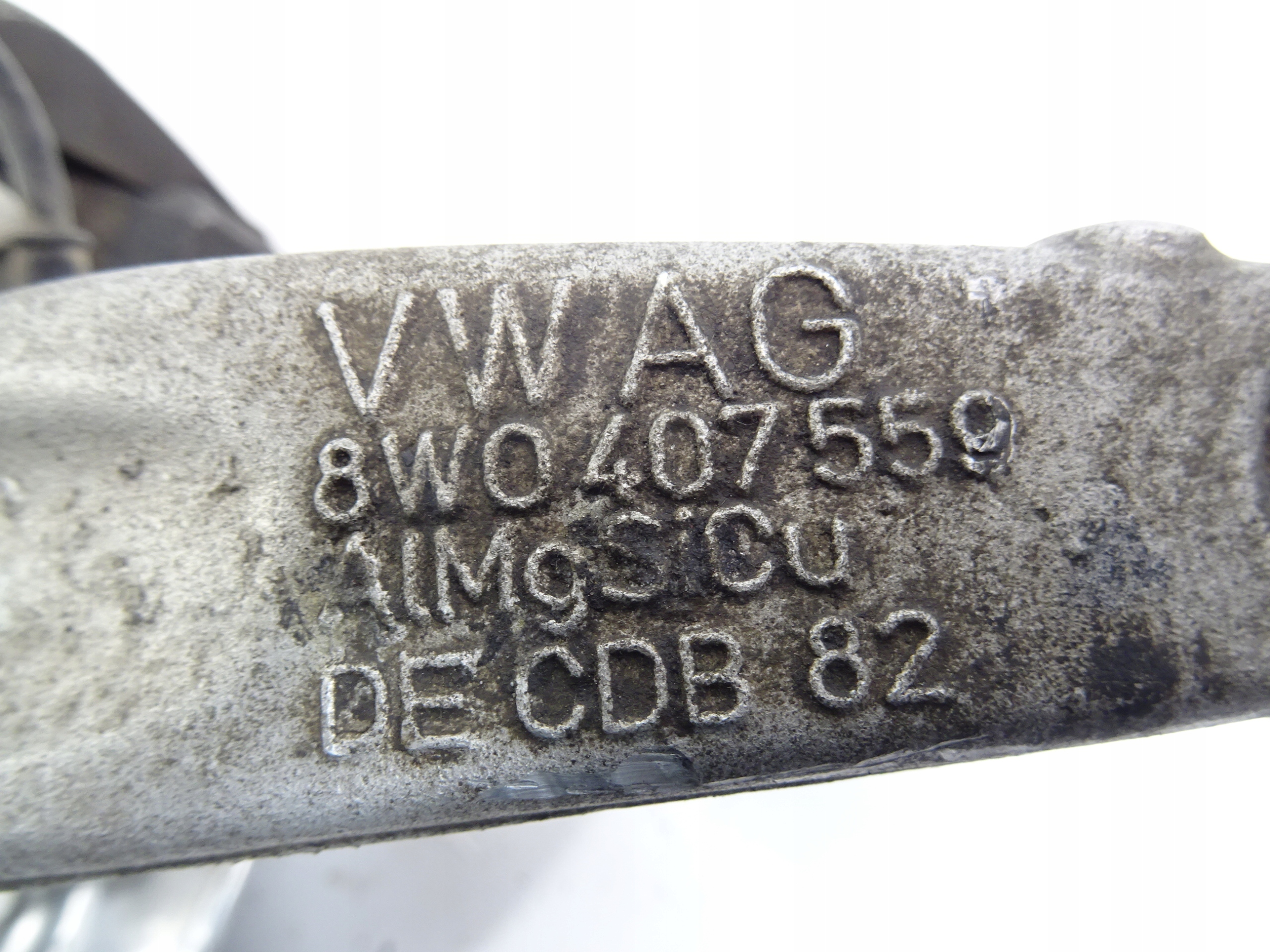 Audi OE 8W0407241F поворотный кулак л