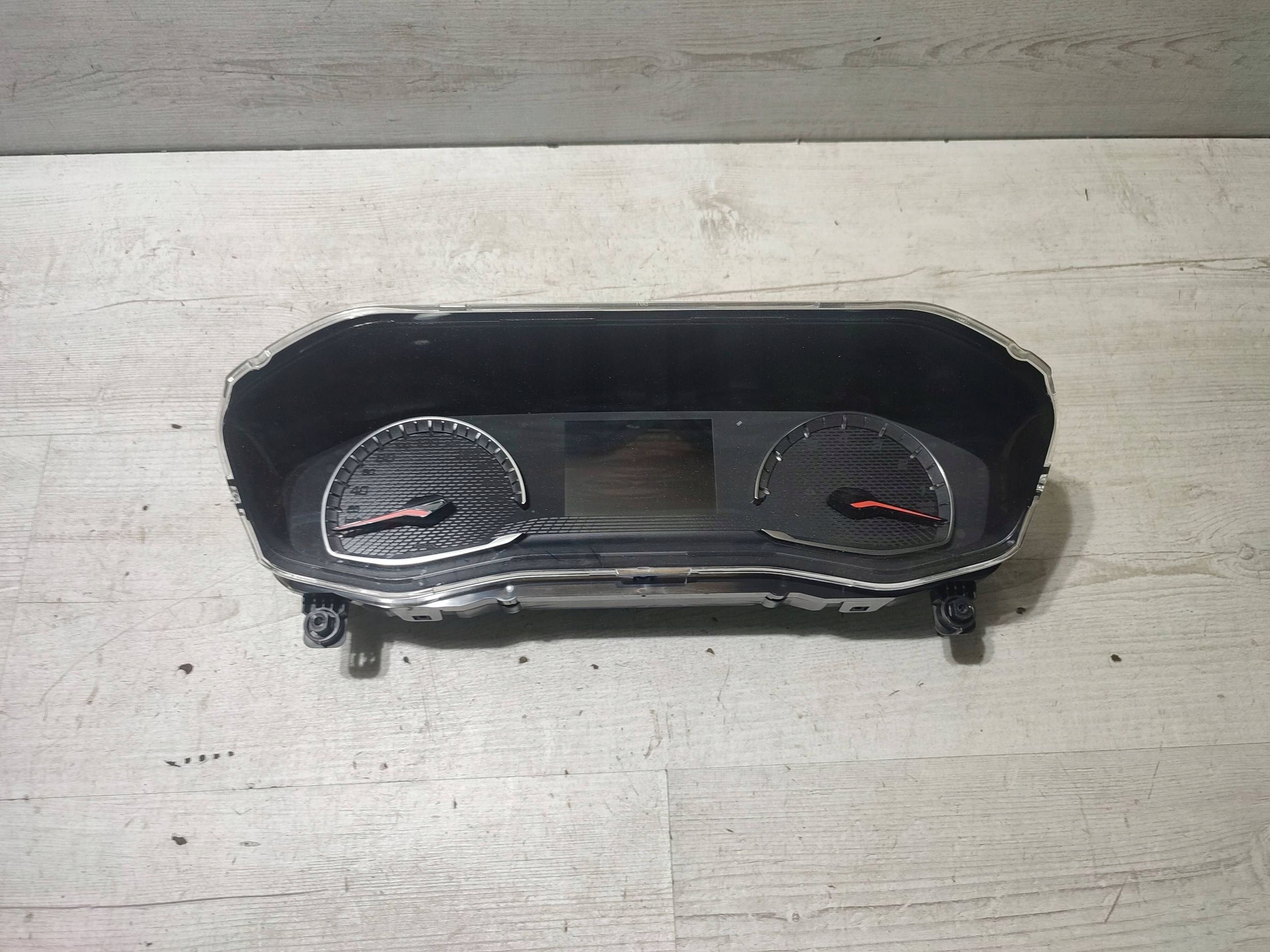 Peugeot 2008 II 2020 dials / Predkosciomierz