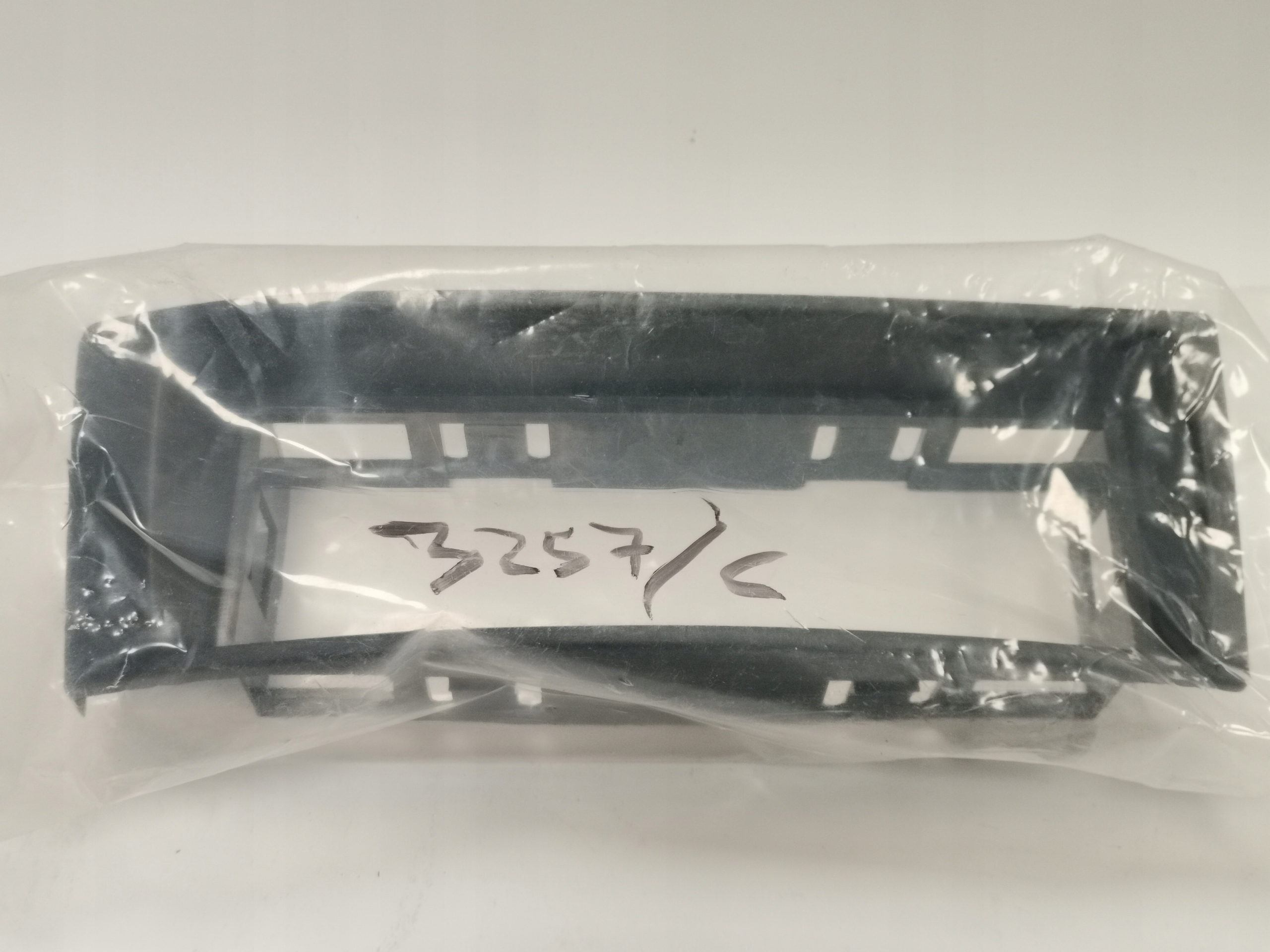 Ramka radiowa Renault SCENIC MEGANE ANTRACYT RAM-40.077.2 Kod producenta RAM-40.077.2