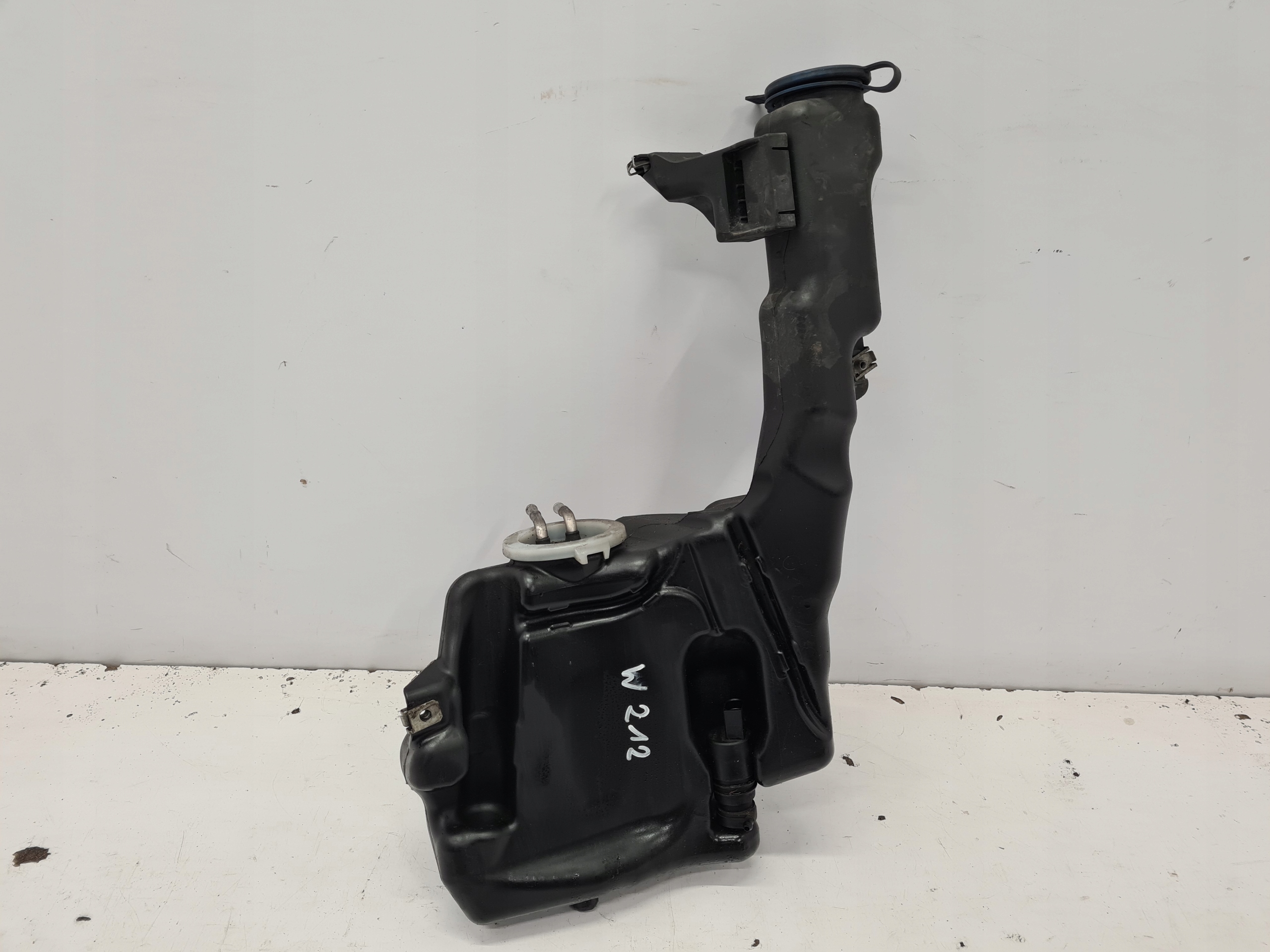 MERCEDES W212 бачок омивача A2048601860