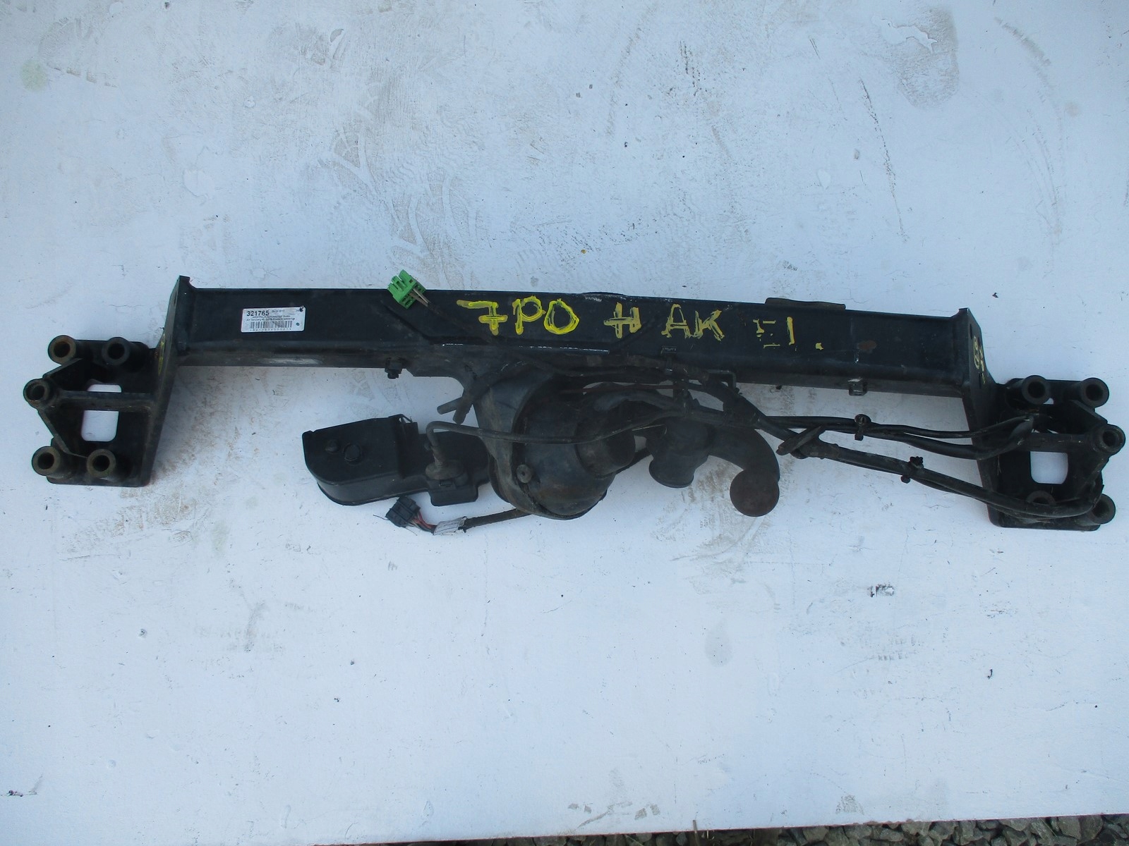 HAK HOLOWNICZY VW TOUAREG 7P0 7P6803881B Producent Volkswagen OE