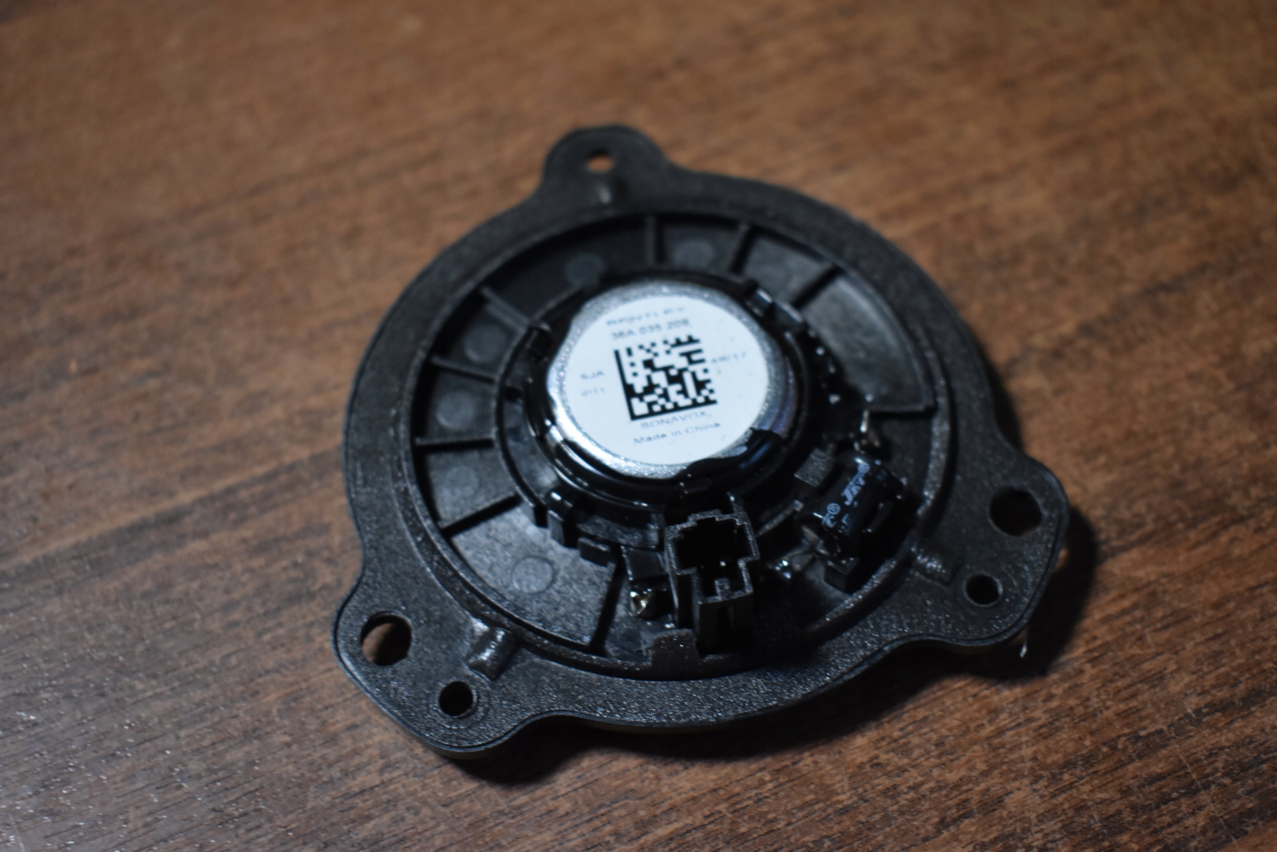 IDEALNY speaker consoles KPL. BENTLEY BENTAYGA 1