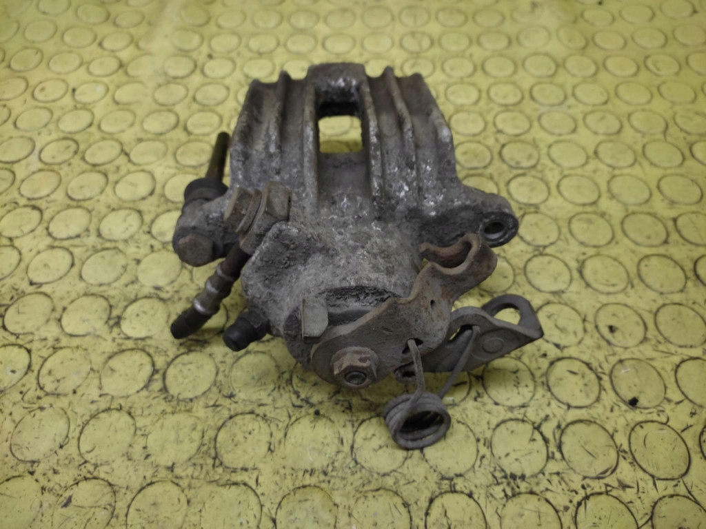 SKODA OCTAVIA and 1.9 TDI caliper right rear part