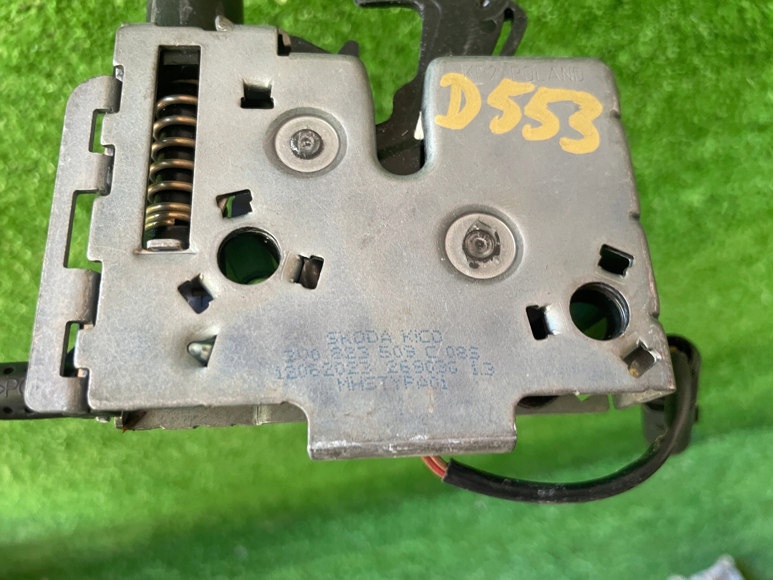 SKODA SERRURE CAPOT RYGIEL CÂBLE LEVIER 3V0823509C