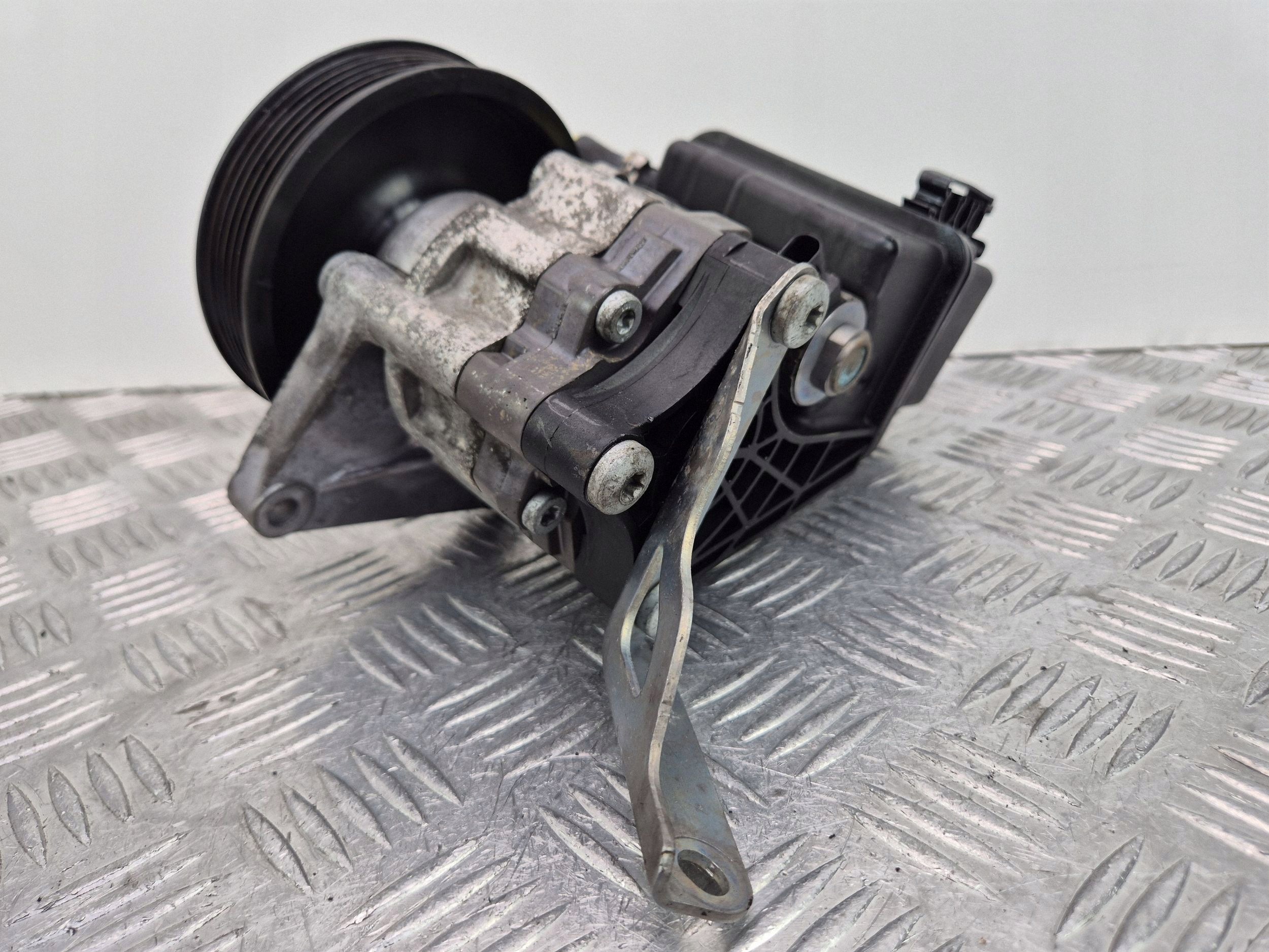 Mercedes C200 CDI W204 servo pump A0064661501