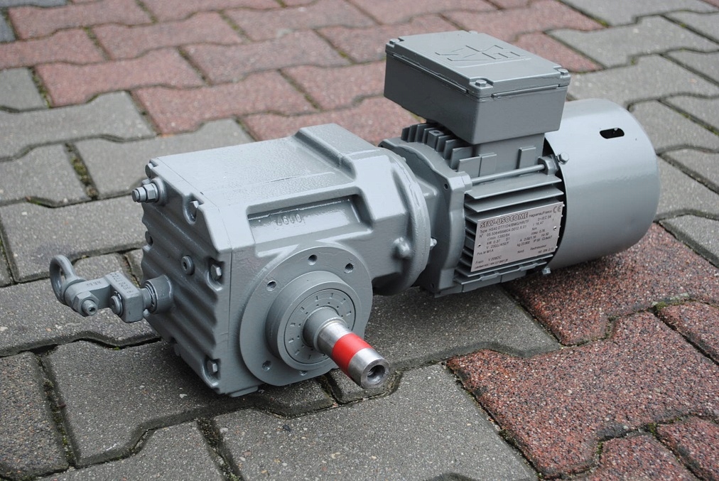 Motoreduktor kątowy 0.37kw 84obr ze sprzęgłem. SEW