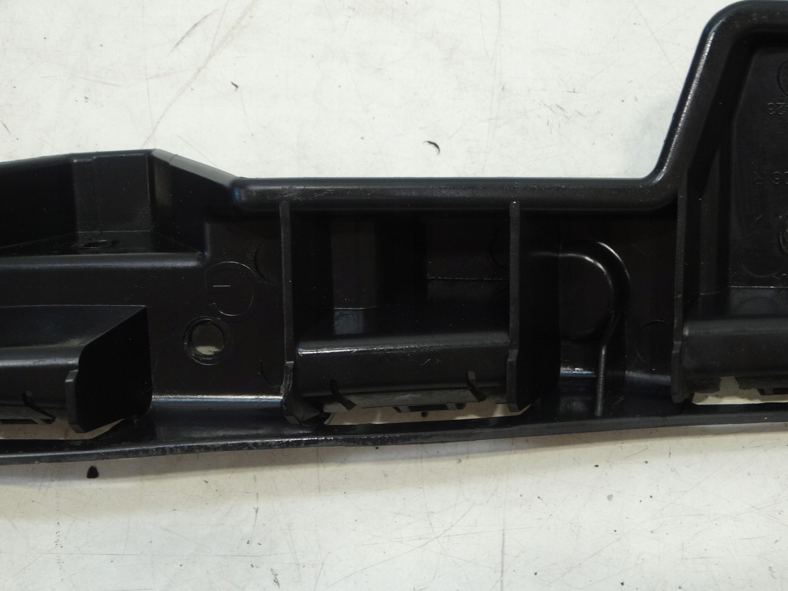 console bumper bracket left front RENAULT MASTER III 620430006R