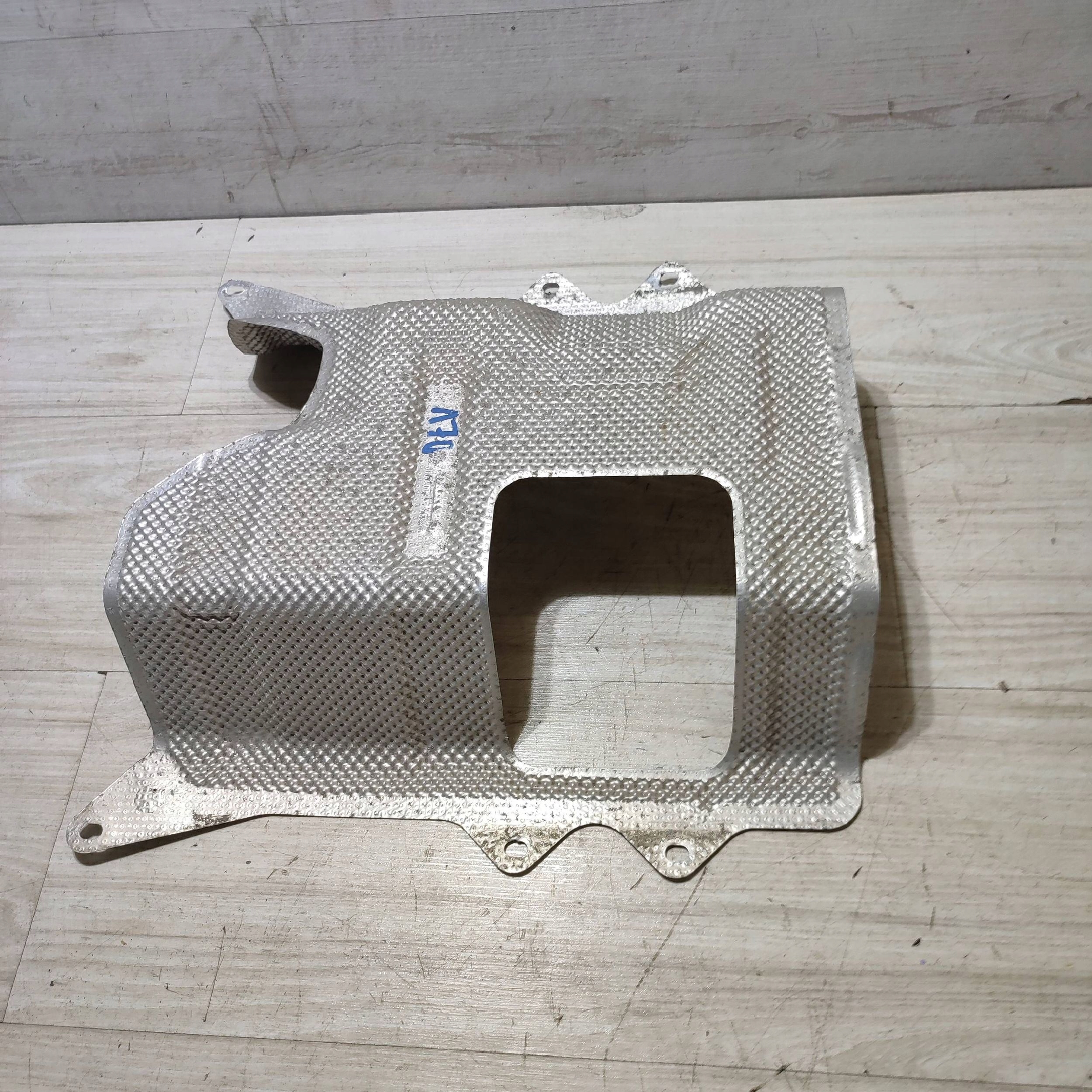 Blende Abdeckung termiczna des Auspuffs Suzuki Vitara (LY) 1423154P00
