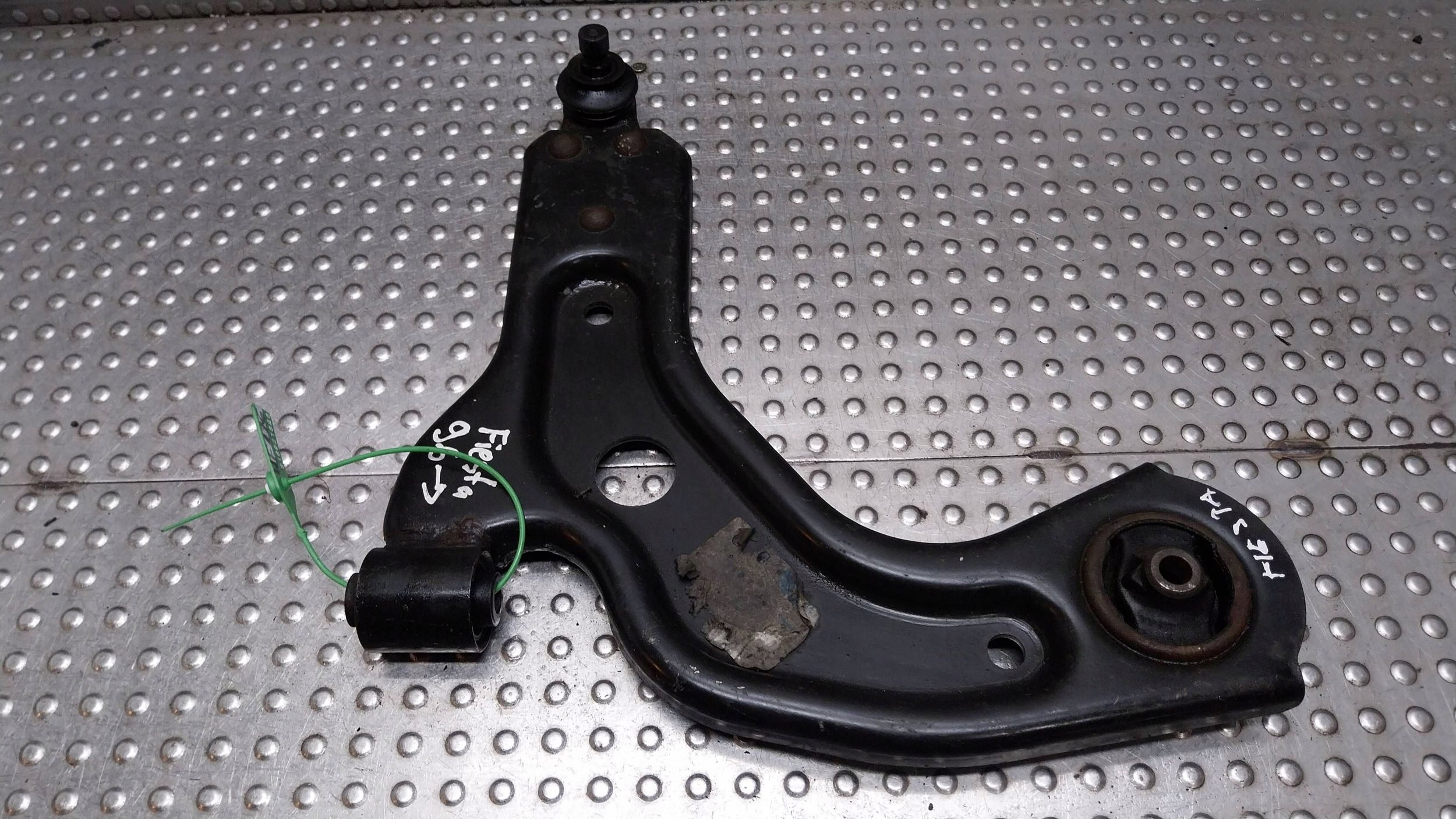 arm right front 4S61-3042-CA FORD FIESTA MK4