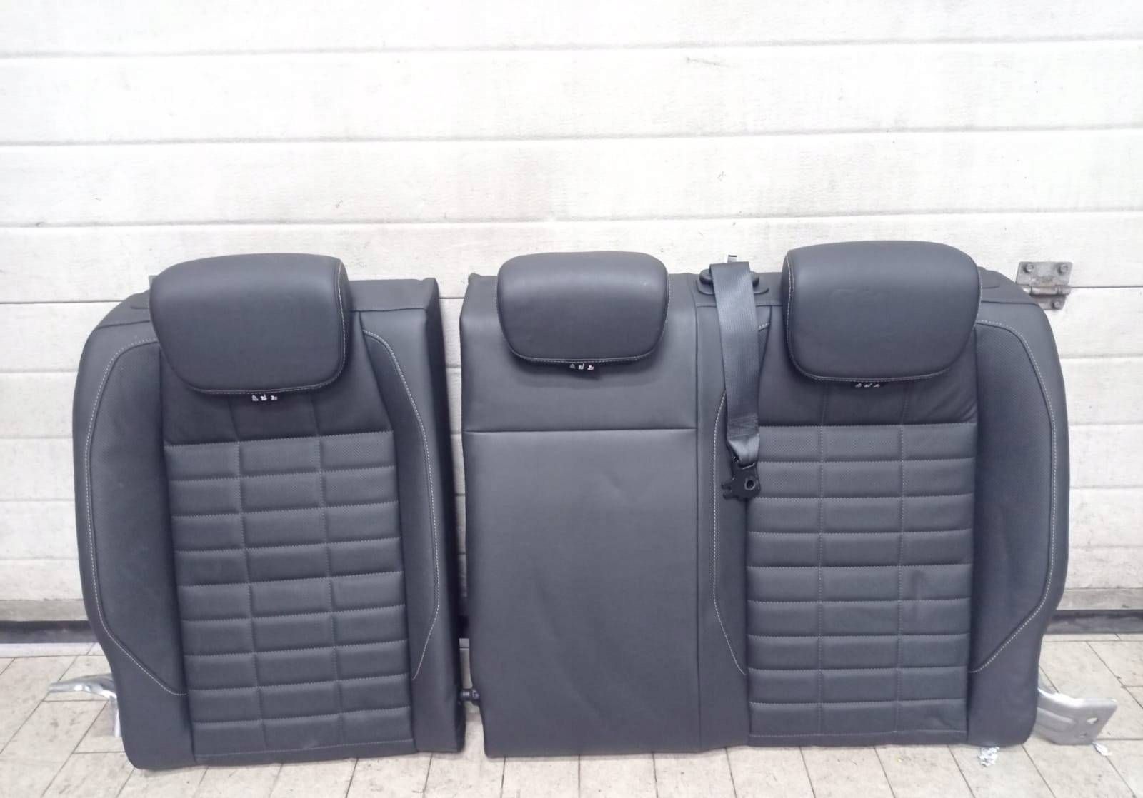 hátsó OPARCIE KANAPY far Renault Megane E-Tech JAK új!