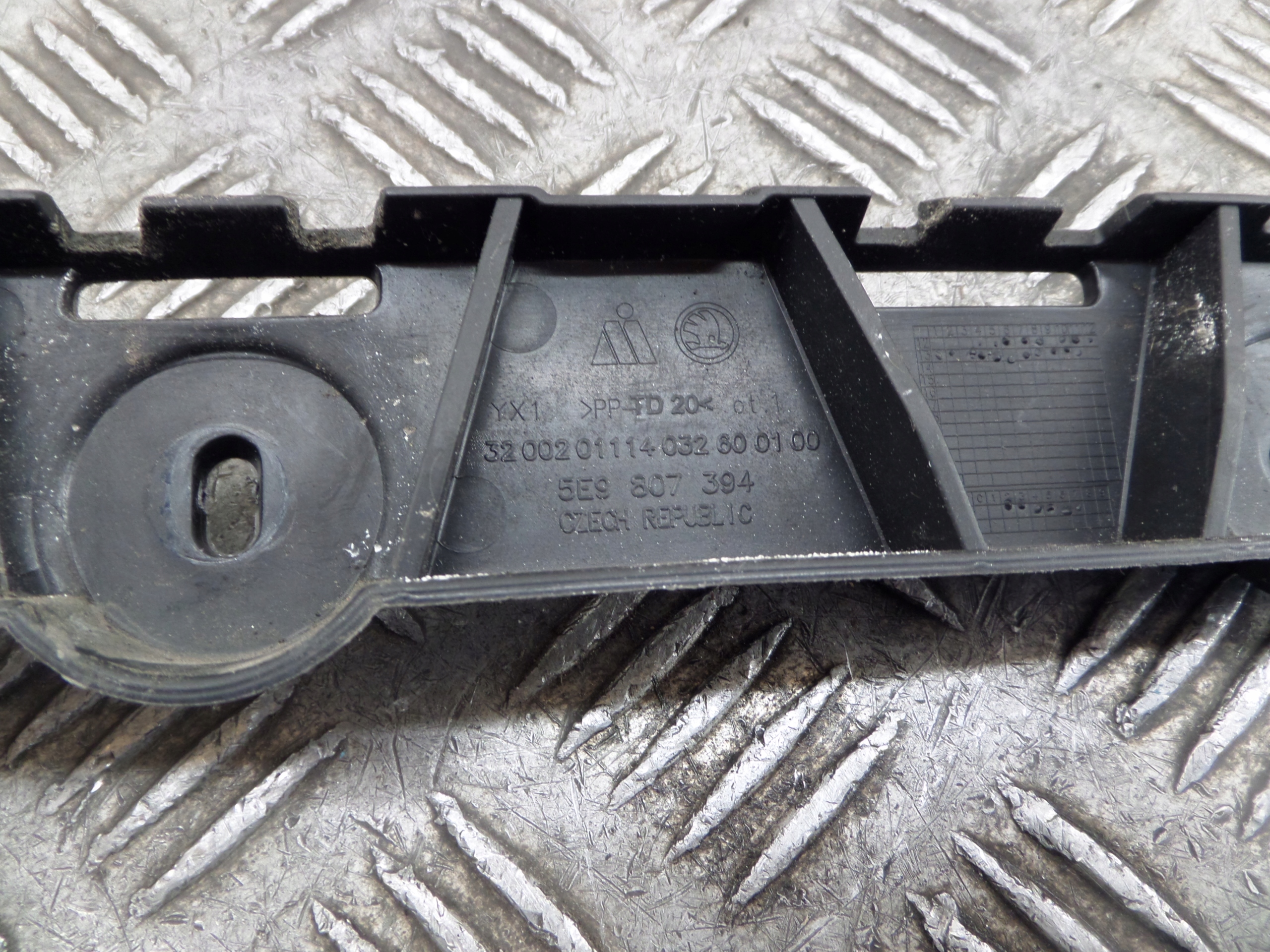 support right rear part rear OCTAVIA III 5E9807394
