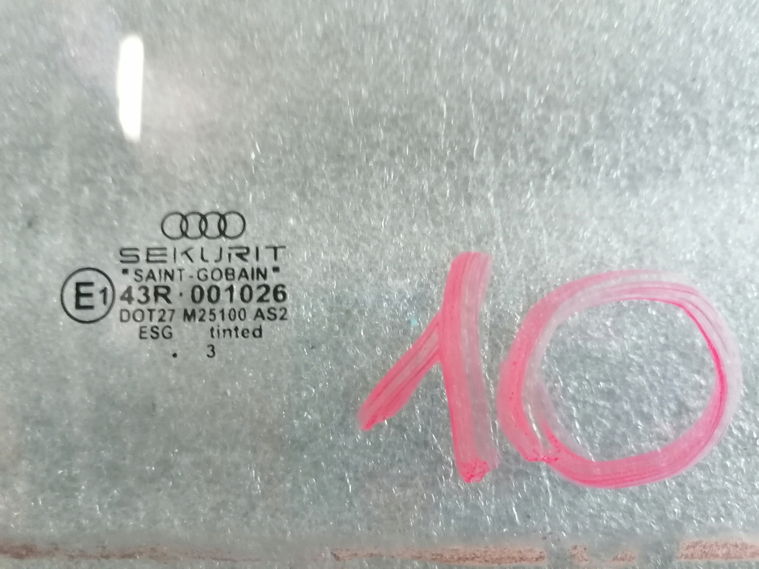 10 SZYBA BOCZNA AUDI A8 2003 Producent części Audi OE