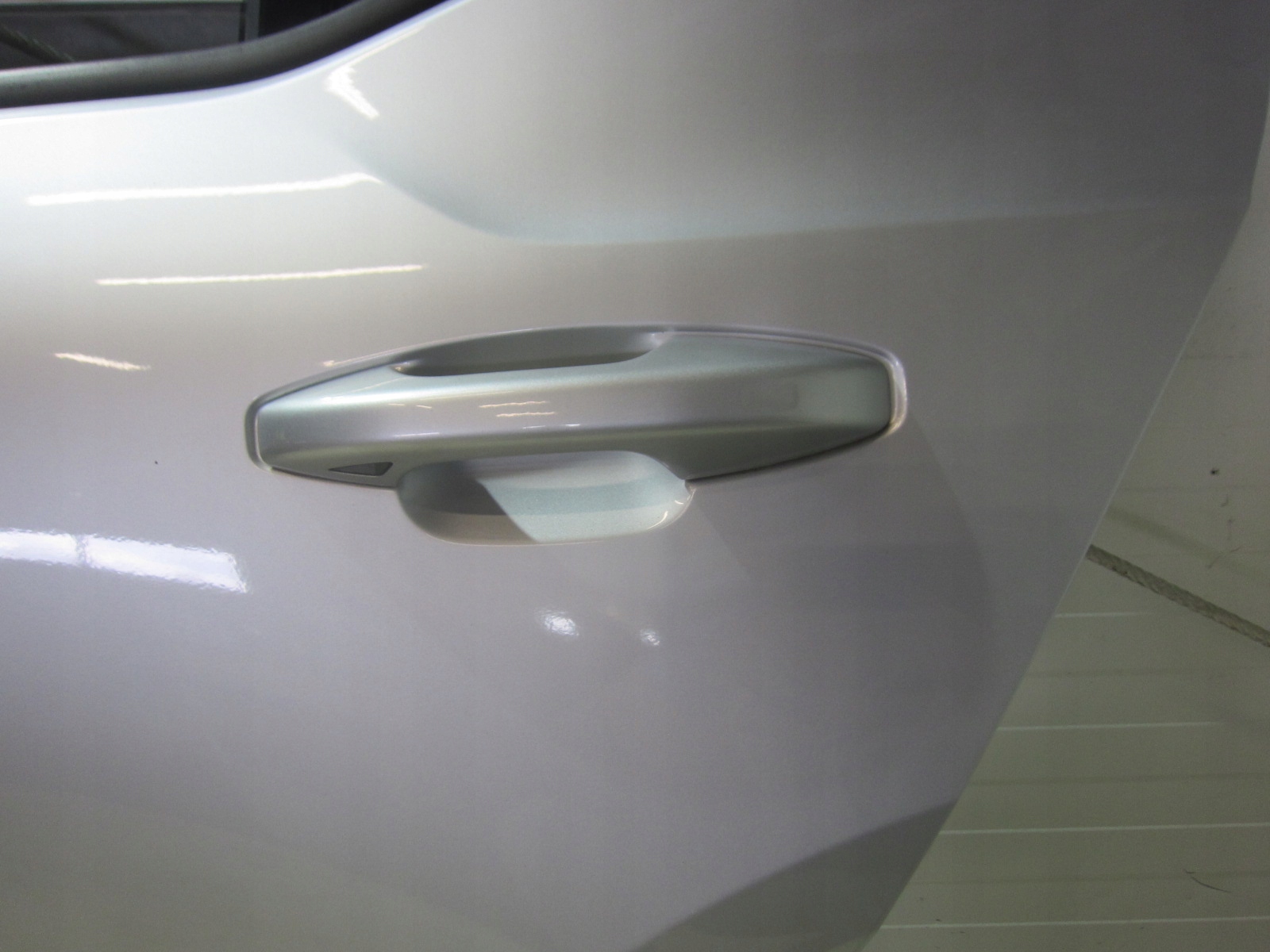 VOLVO XC40 left rear part door left rear. complete colour 711-16 silver XC 40