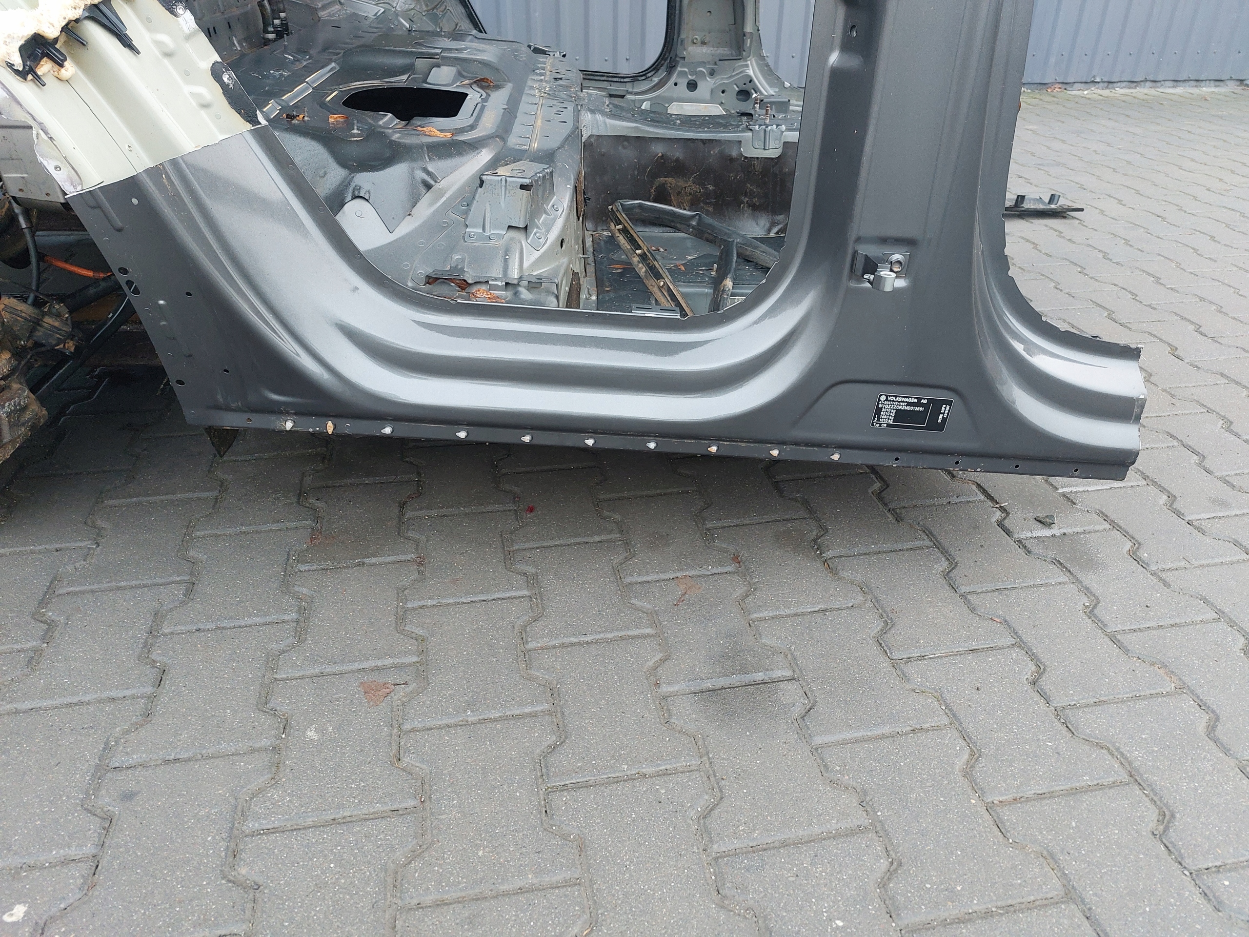 VW TOUAREG III 760 pillar B central threshold right