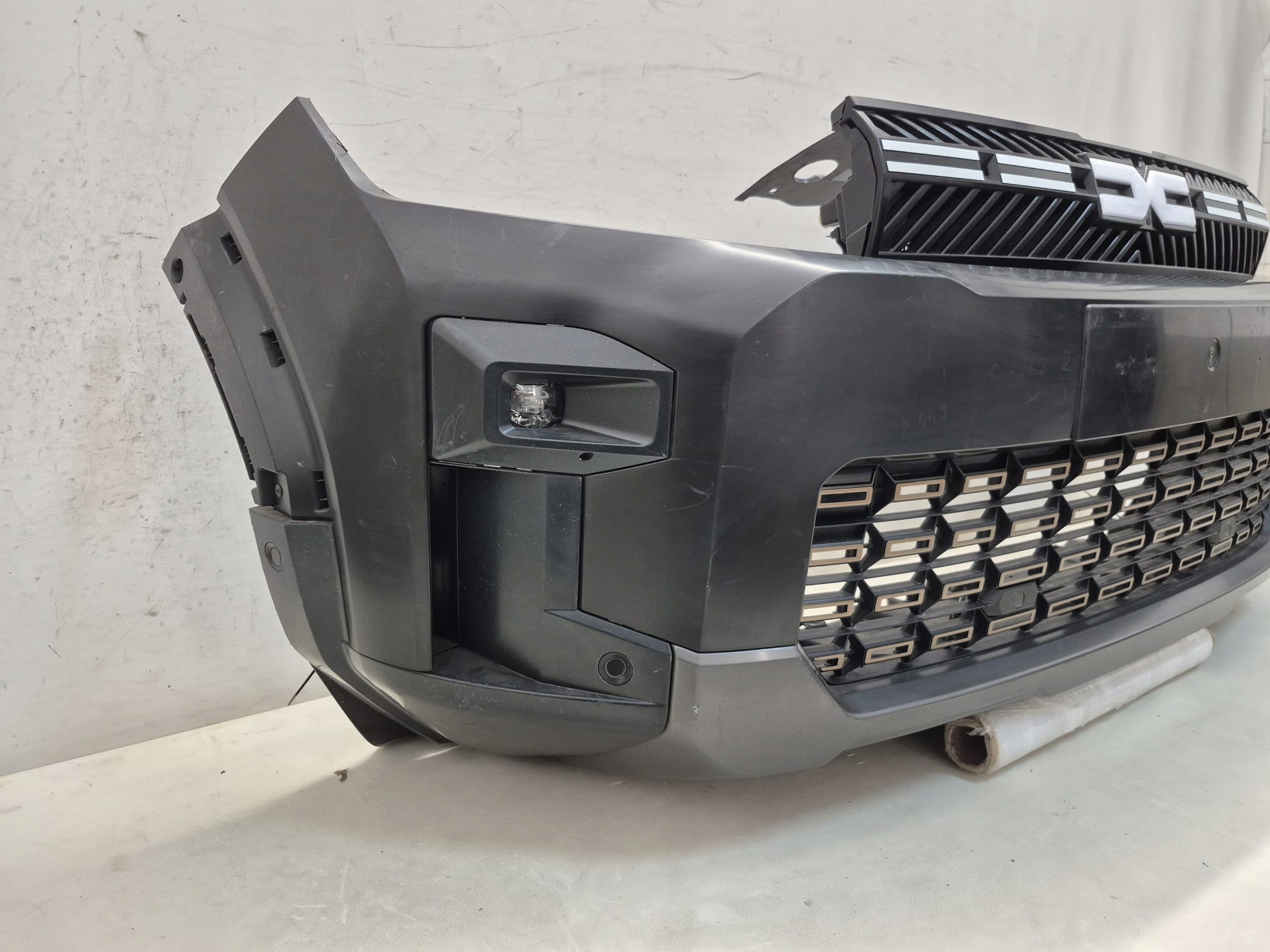 DACIA BIGSTER 25- bumper front front PDC KAMERA 620228075R
