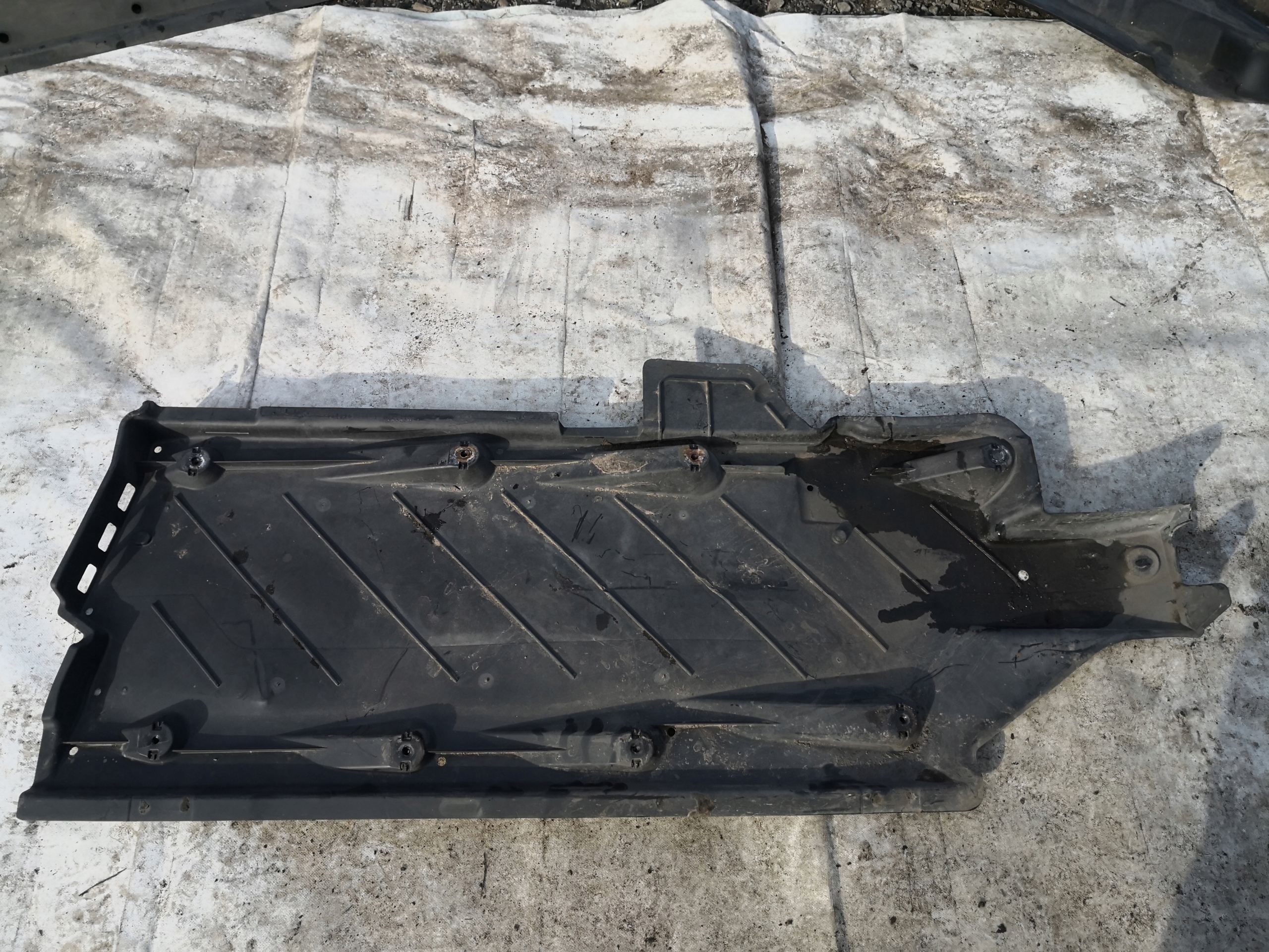 cover chassis right AUDI A1 POLO V 6R0825202