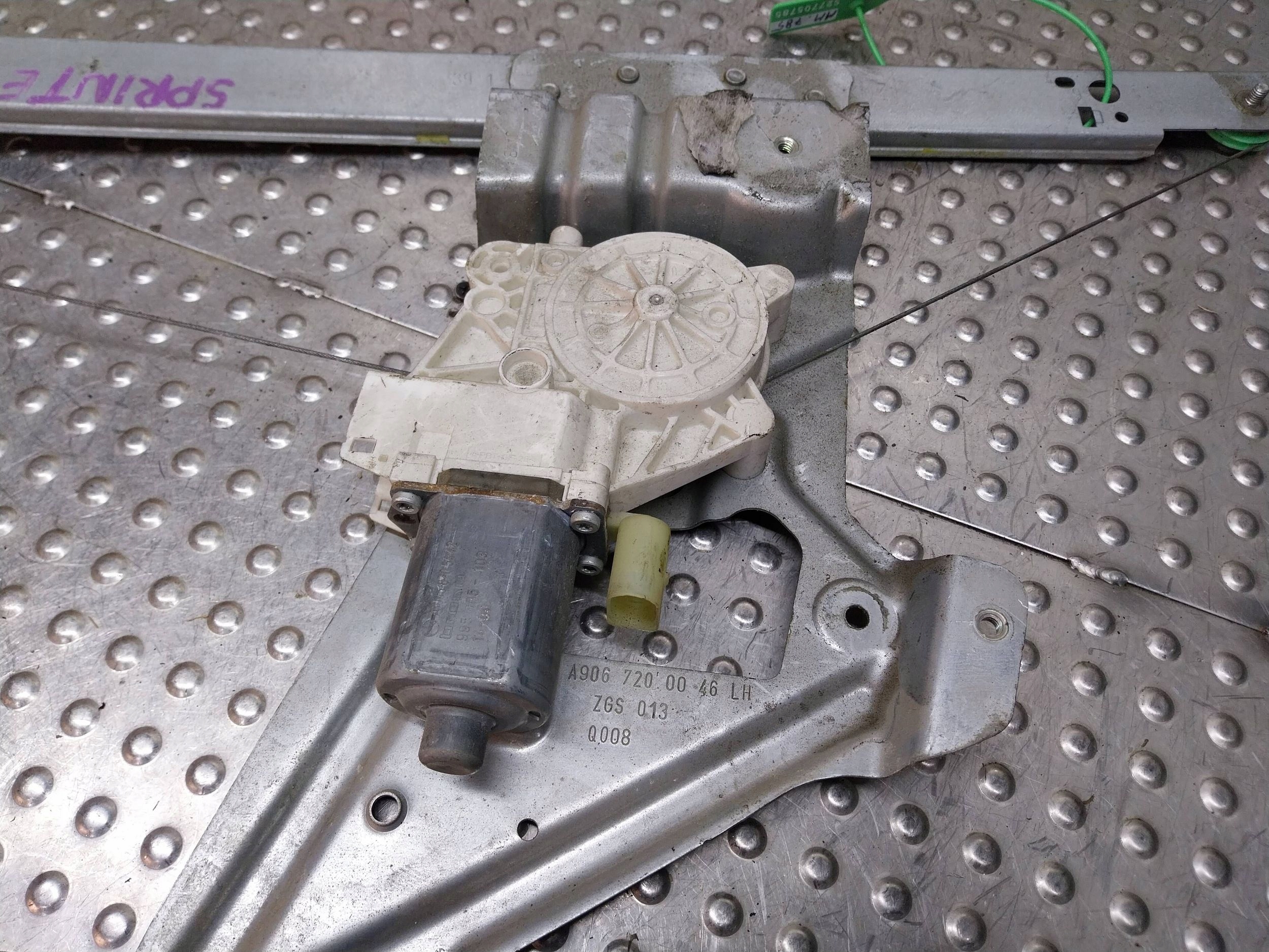 mechanism window regulator left front A9067200046 MERCEDES SPRINTER W906