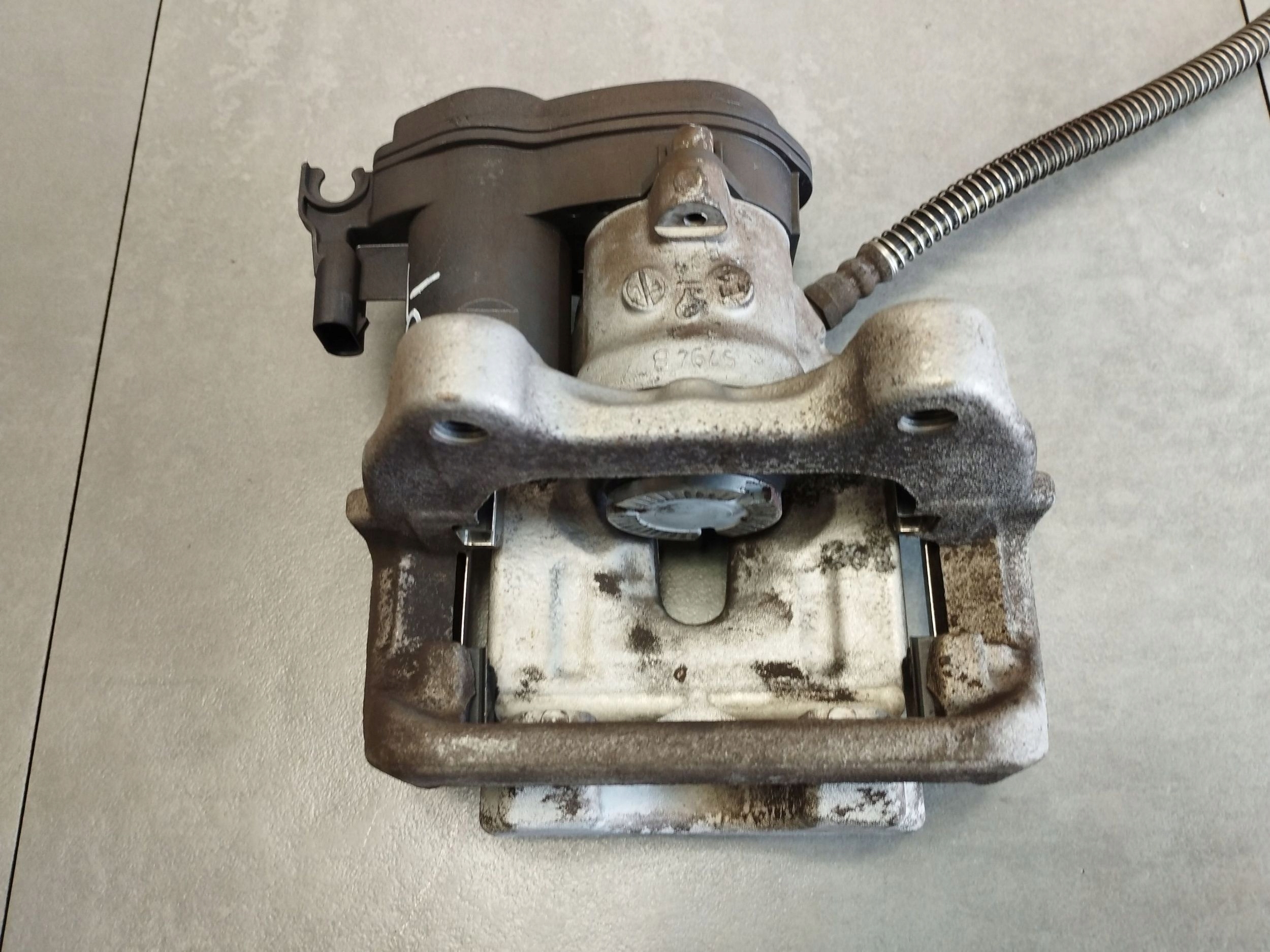 Mercedes-Benz S W222 2014 caliper right rear part A2314230881