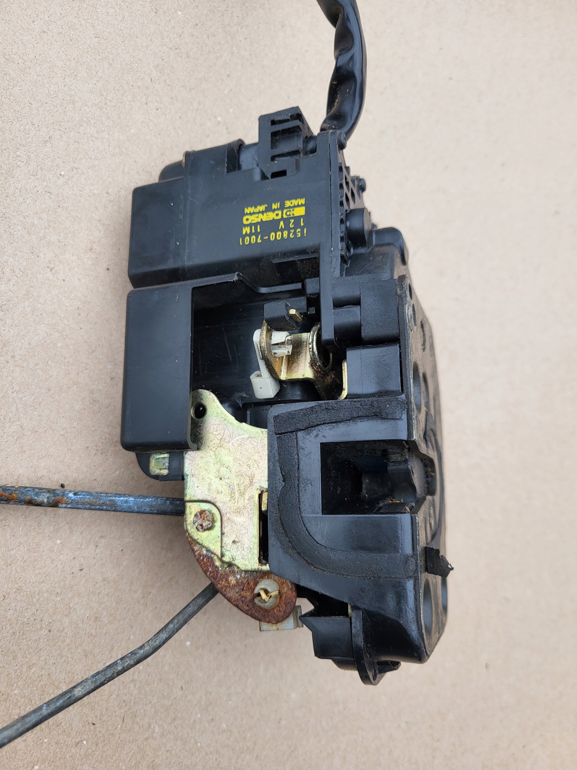 lock door left front MAZDA 626 IV 2PIN OE EU 152800-7001