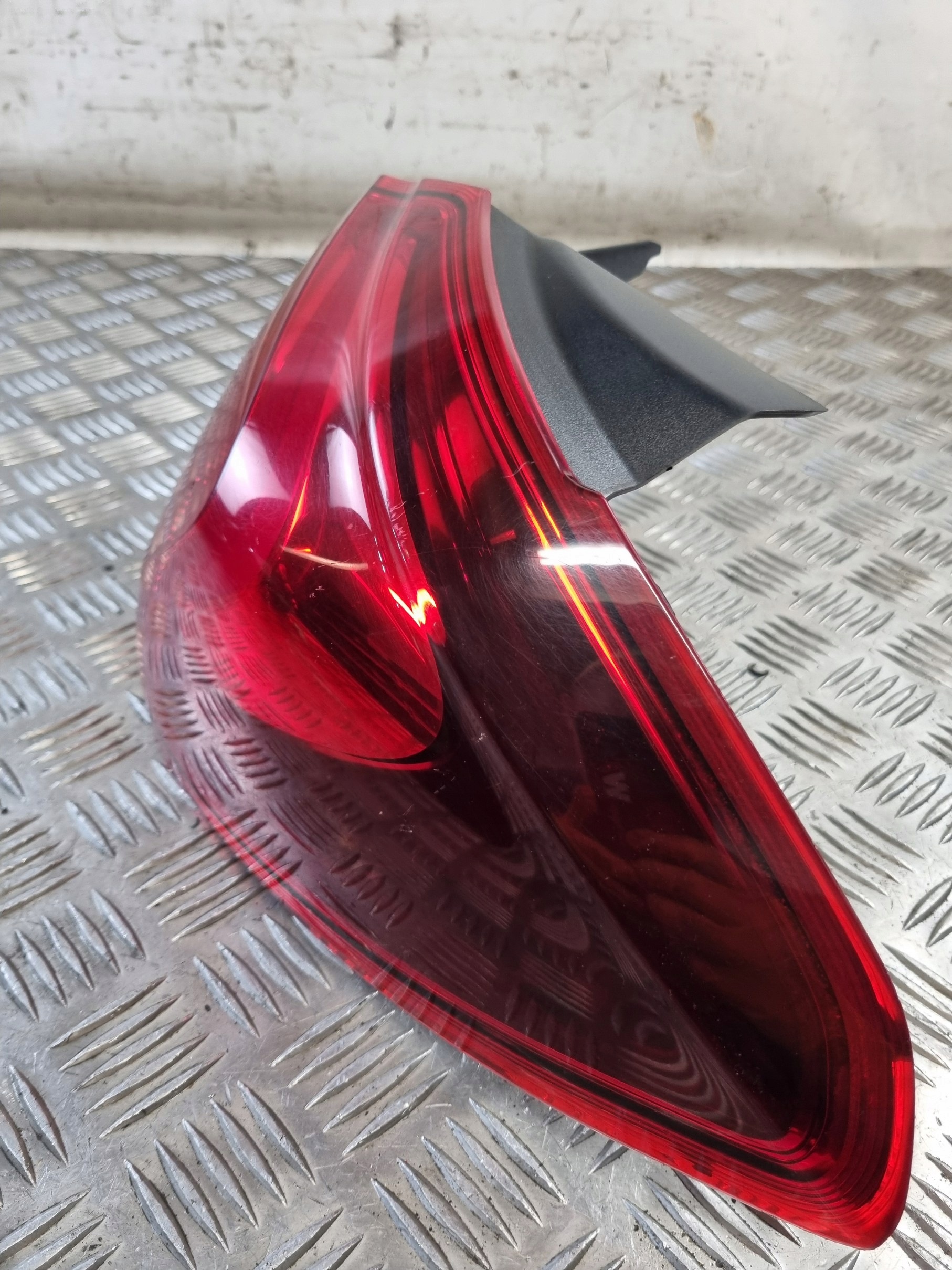 light rear right OPEL CORSA E 39068622 460034366