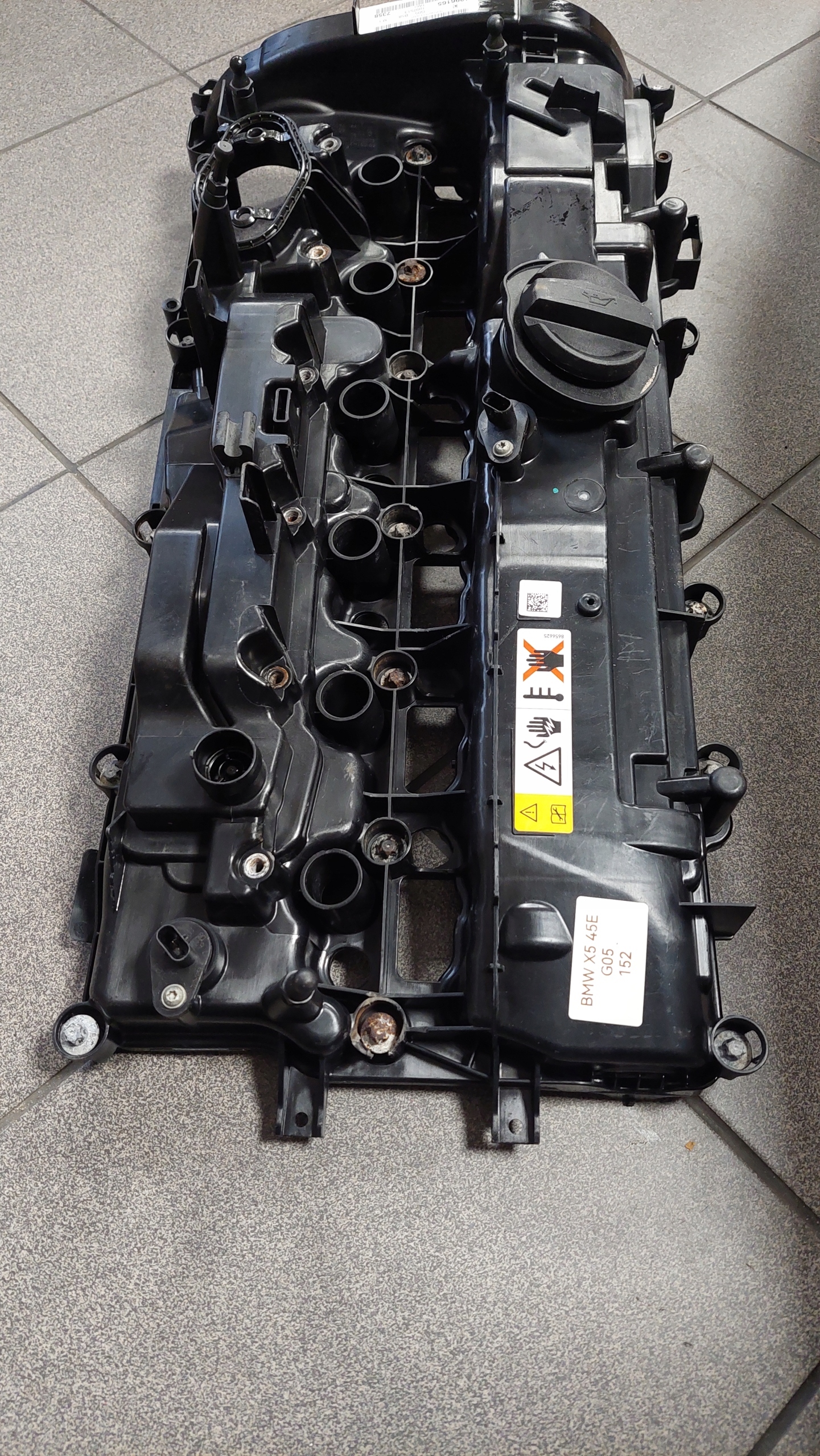 Abdeckung des Kopfes der Ventile BMW X5 G05 20R 3,0 45E