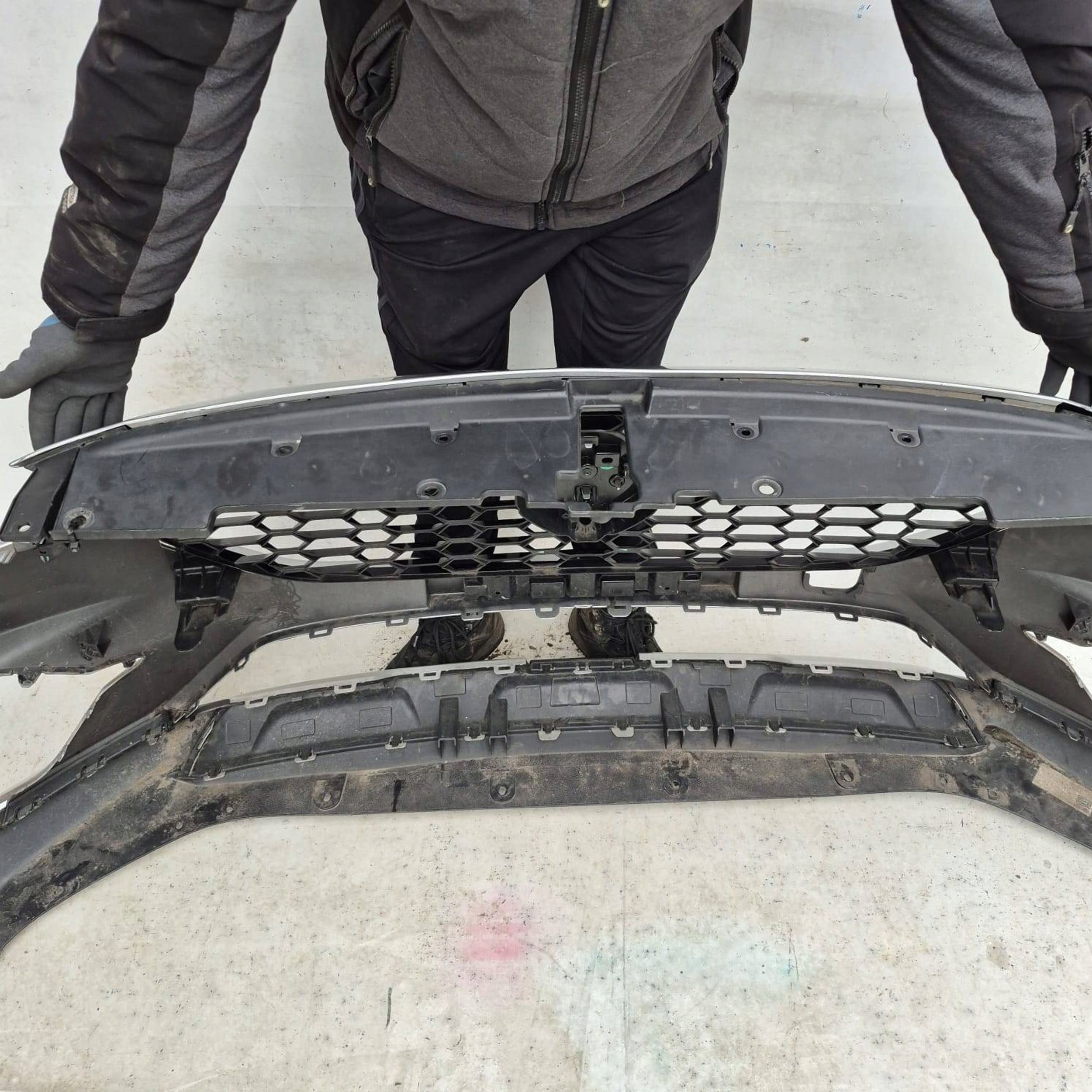 MG ZS LIFT 20- bumper front front P10628329 + GORA