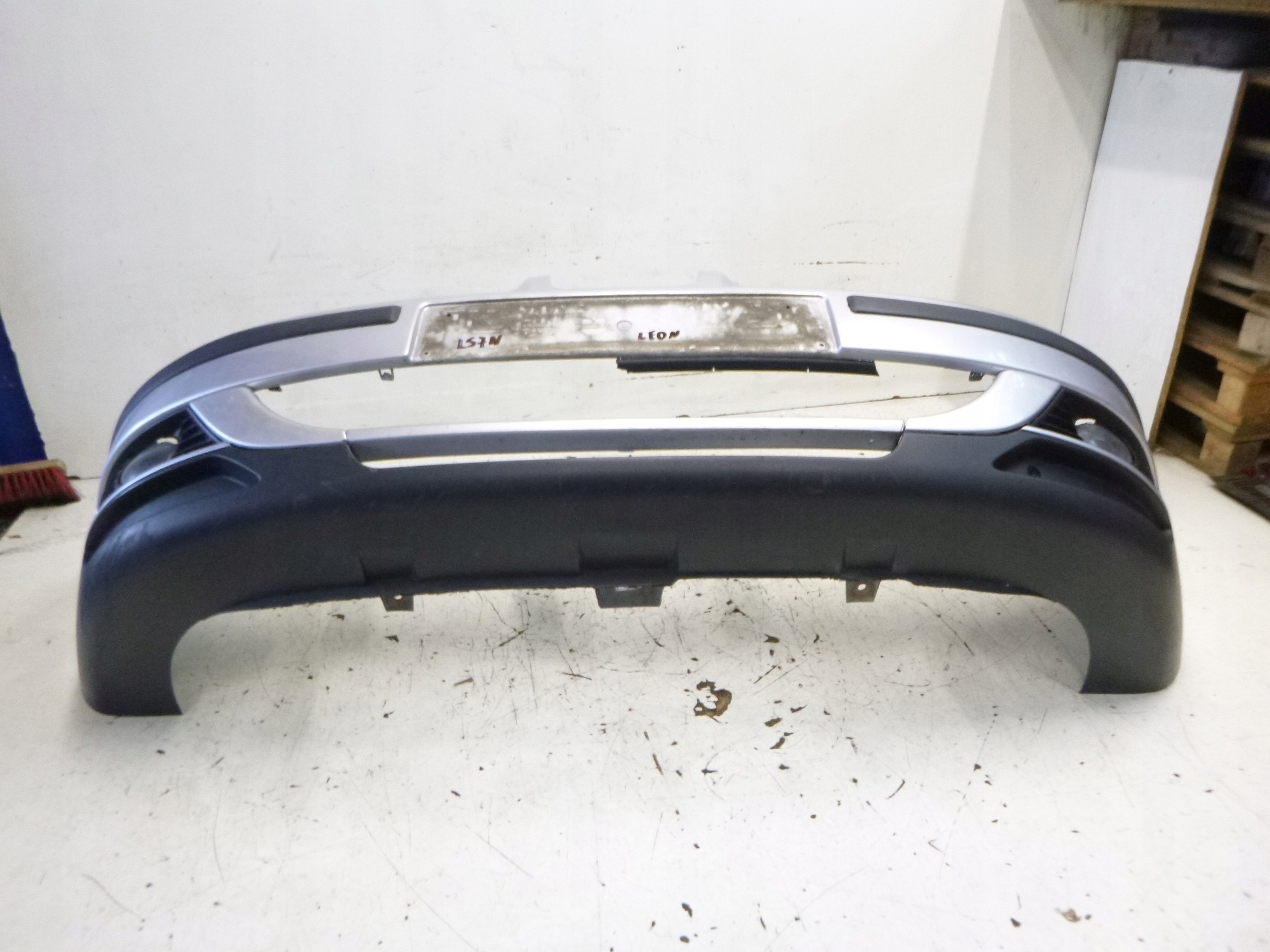 front bumper Seat Leon and Toledo II LS7N 1M0807221D 2004r.