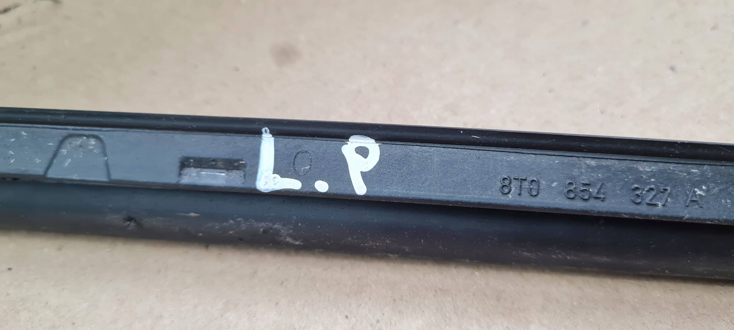 A5 8T LIFT S5 moulding cap windows CZOLOWEJ left 8T0854327A