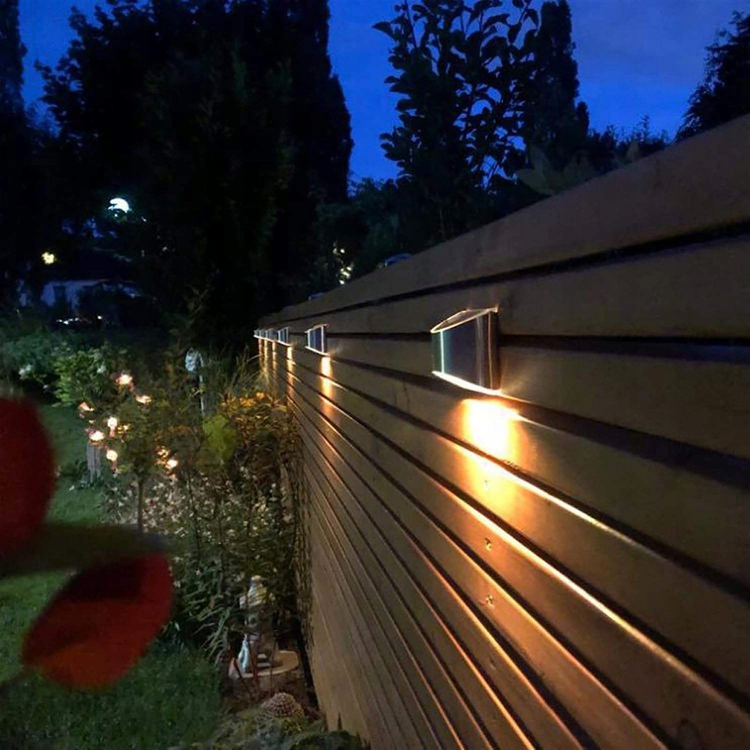 LAMPA SOLARNA LED KINKIET ZEWNĘTRZNY LAMPKA ŚCIENNA ELEWACYJNA OGRODOWA Kolor chrom odcienie szarości i srebra