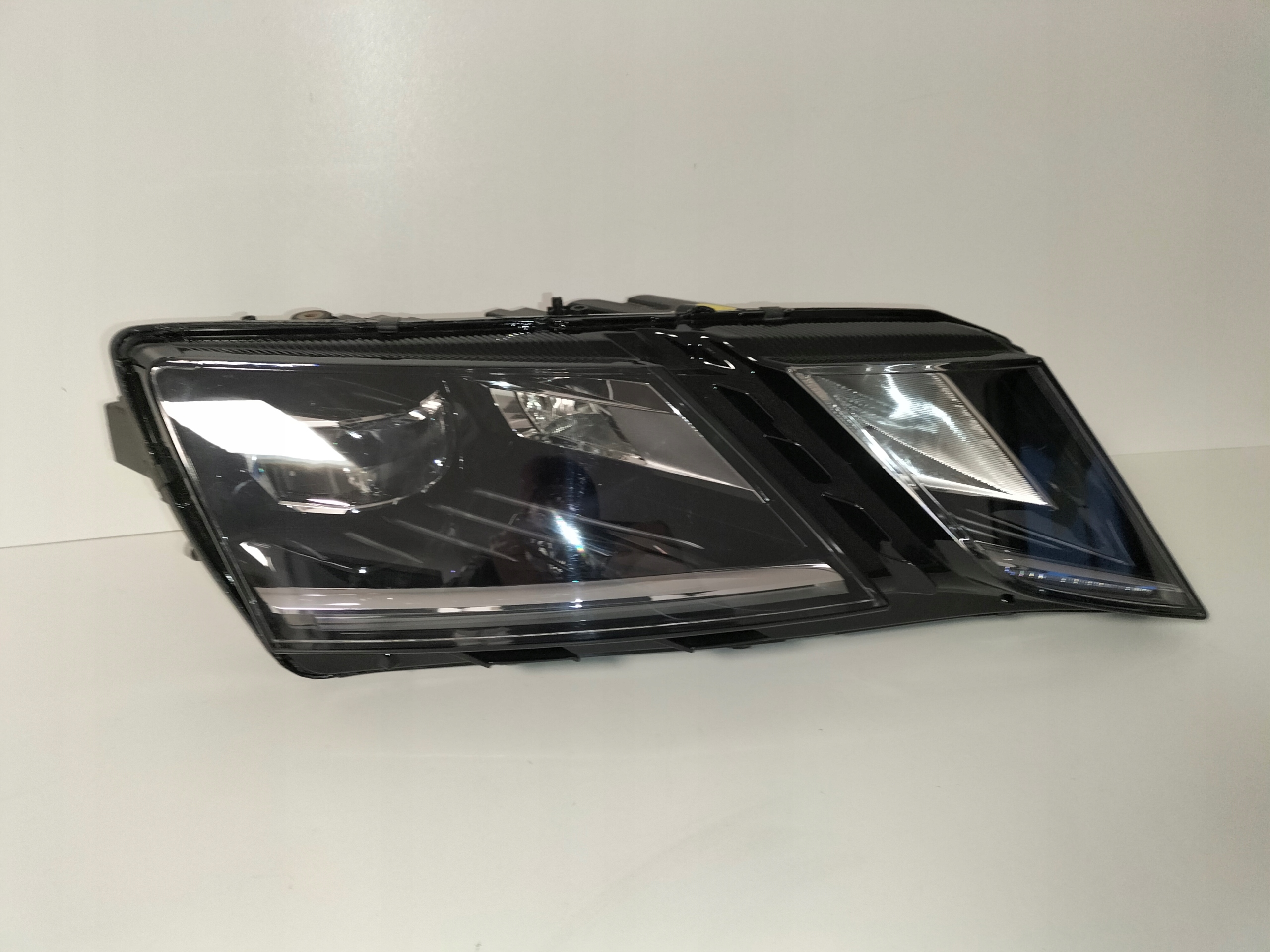 light front reflektor right SKODA OCTAVIA 3 III LIFT 17-20 FULL LED