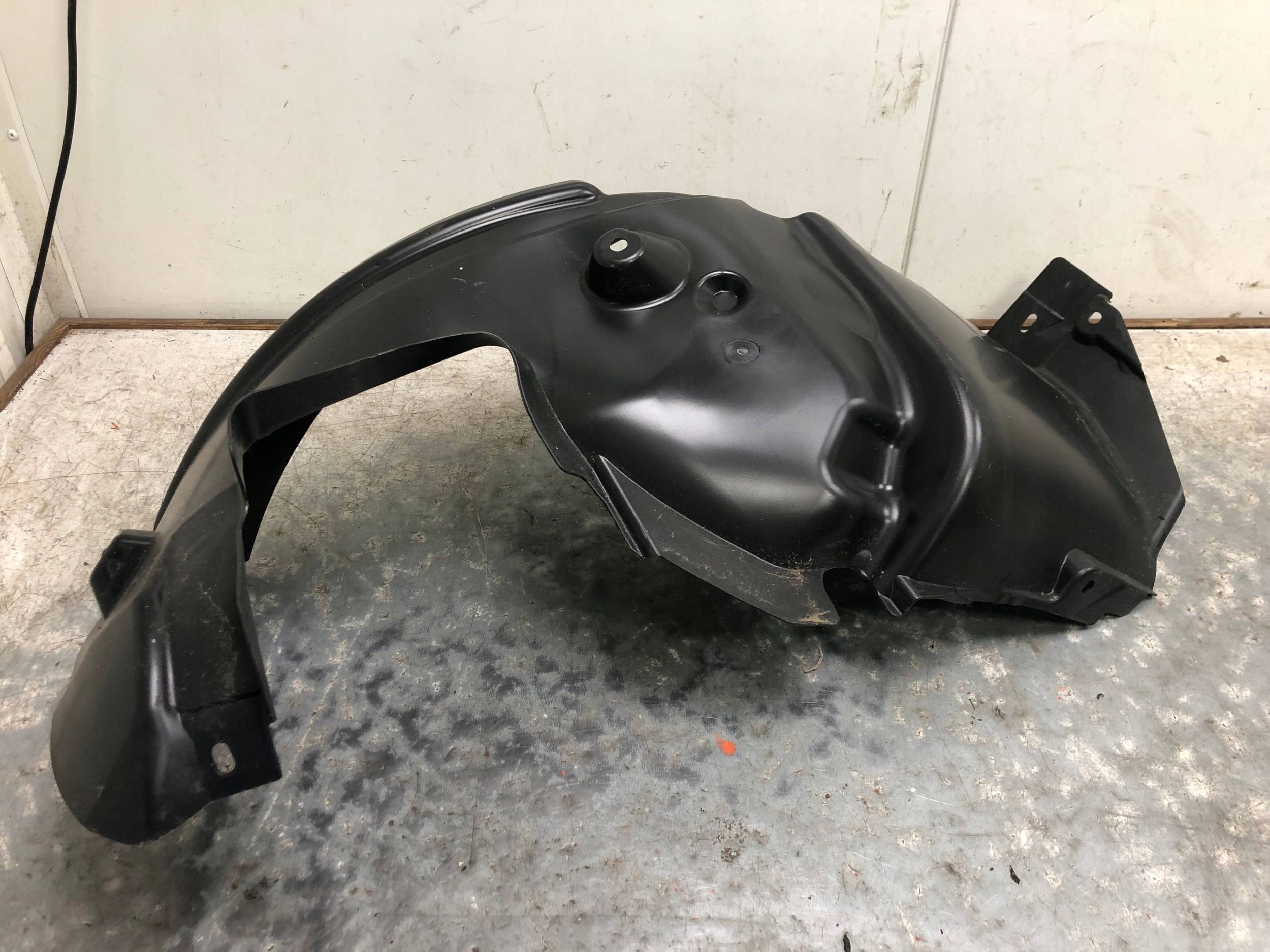 mudguard right front part rear BMW E88 7166244