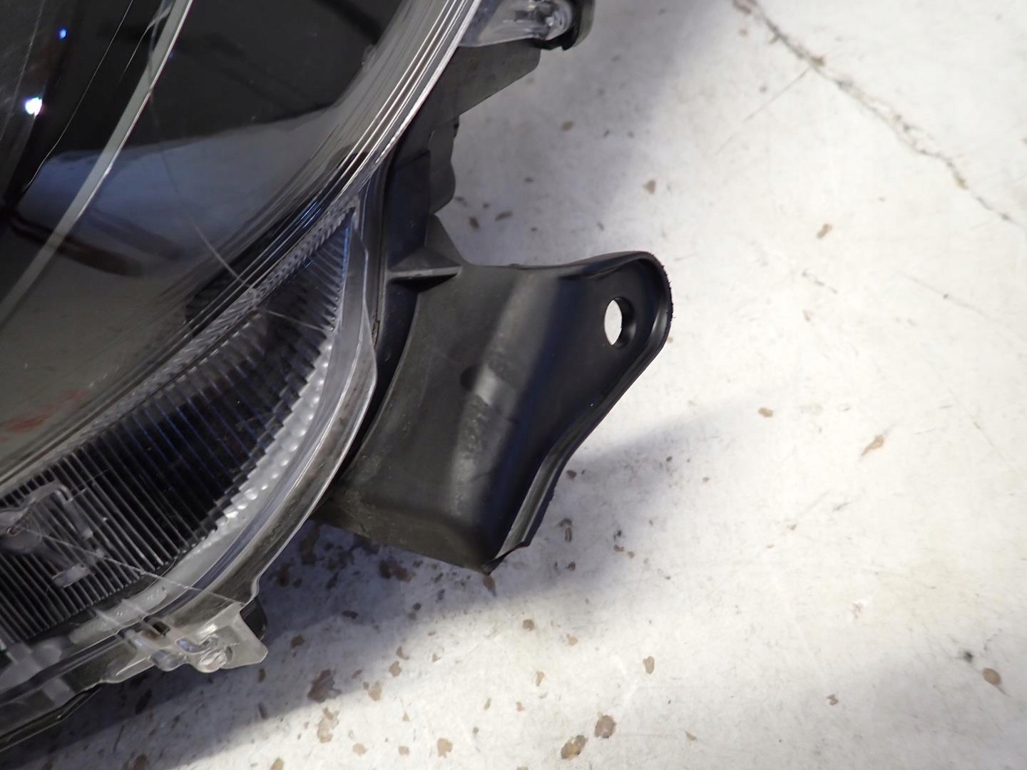 light front front left TOYOTA YARIS IV 2020