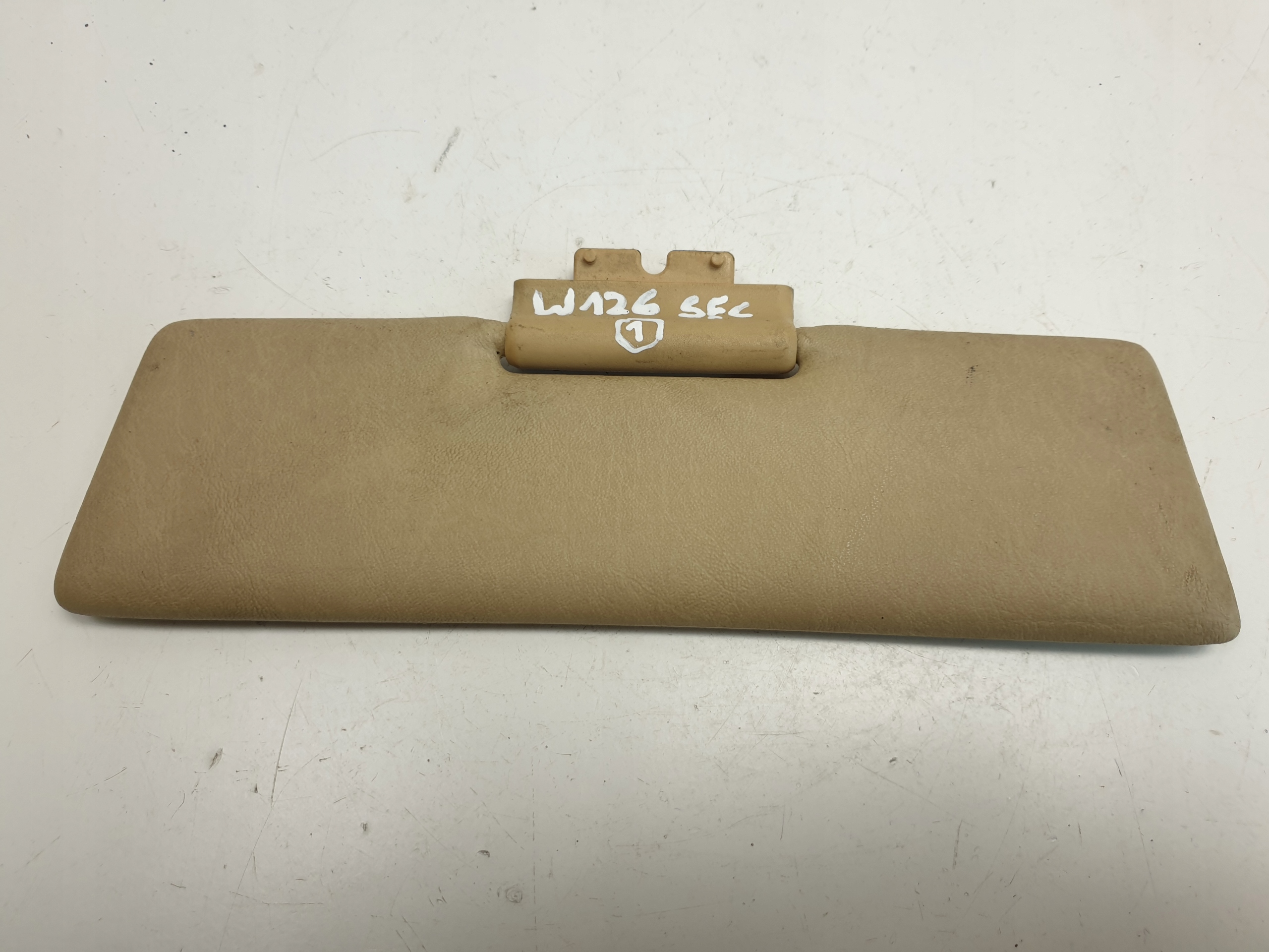 Mercedes W126 SEC центральный солнцезащитный козырек