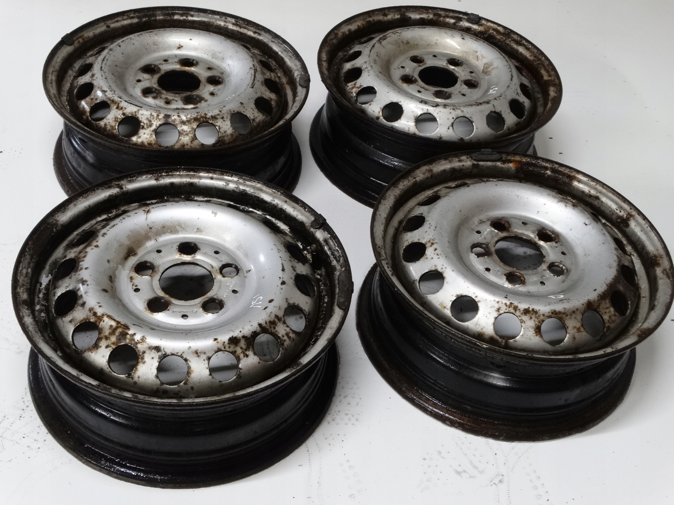 KOMPLET disk MERCEDES 5,5JX15H2 ET60 6384011501