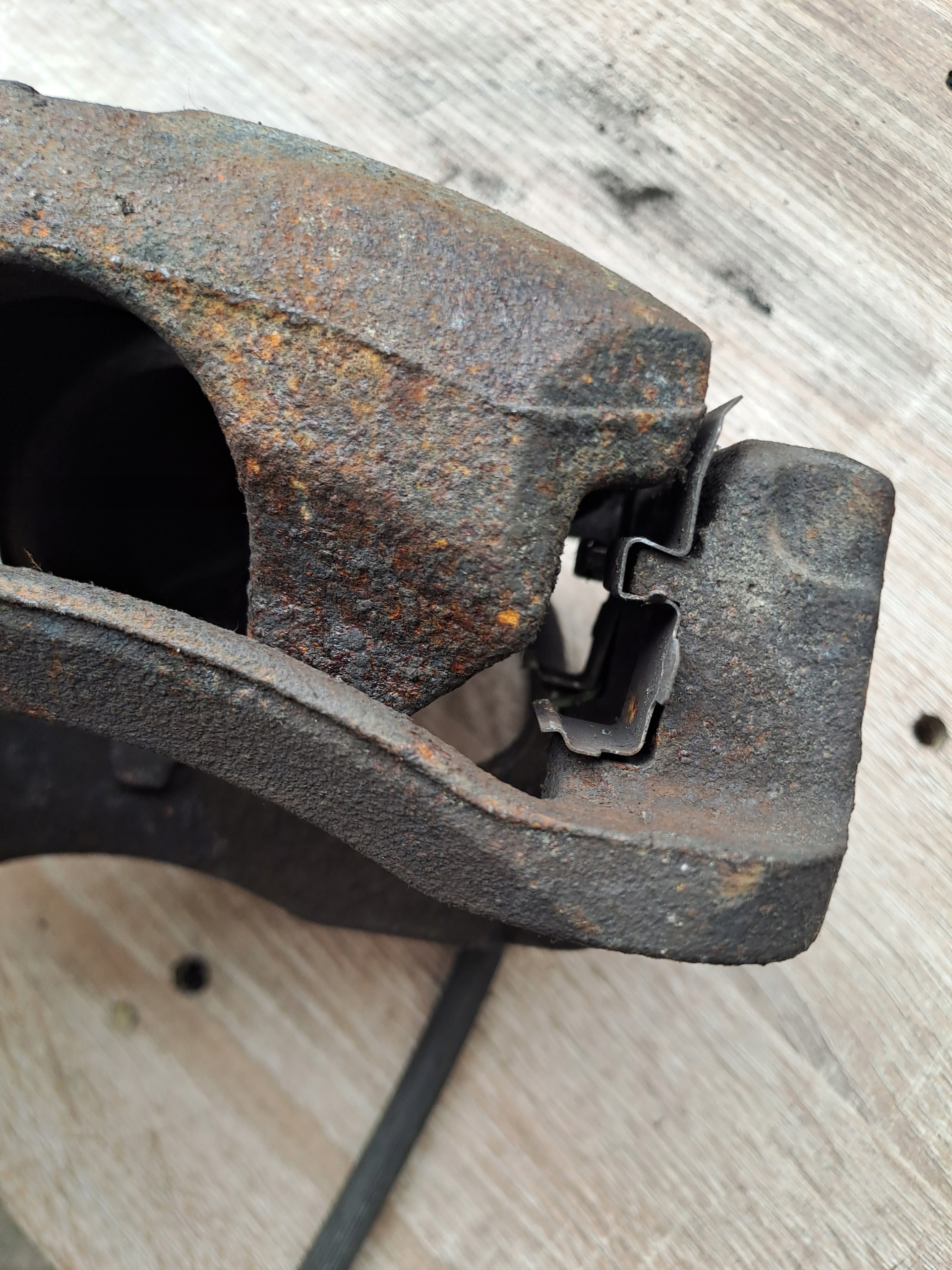 caliper brake front left Nissan Qashqai J10 6059