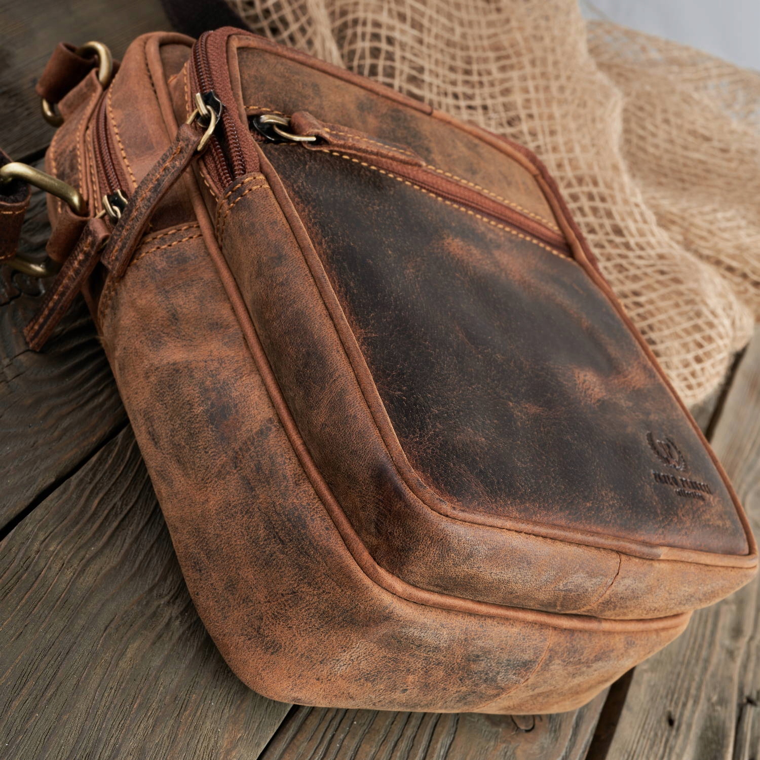 Saszetka męska na ramię skórzana PAOLO PERUZZI, mała listonoszka hunter Cechy dodatkowe miejsce na telefon