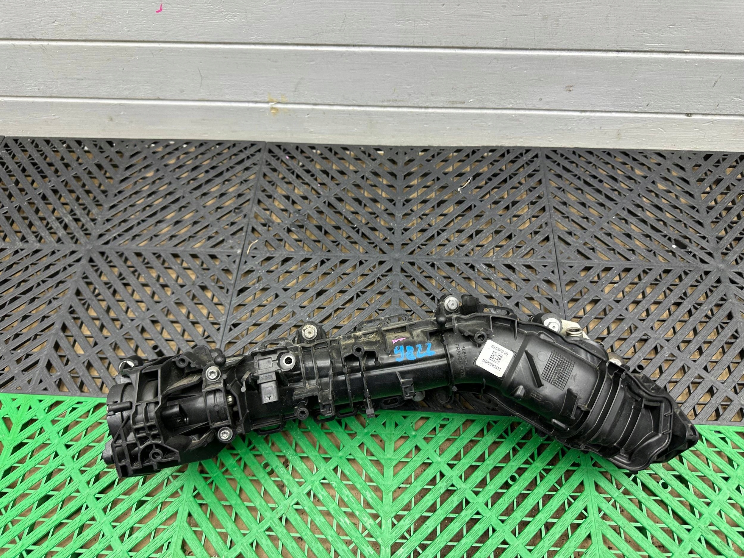 intake manifold BMW 2 F46 8513653
