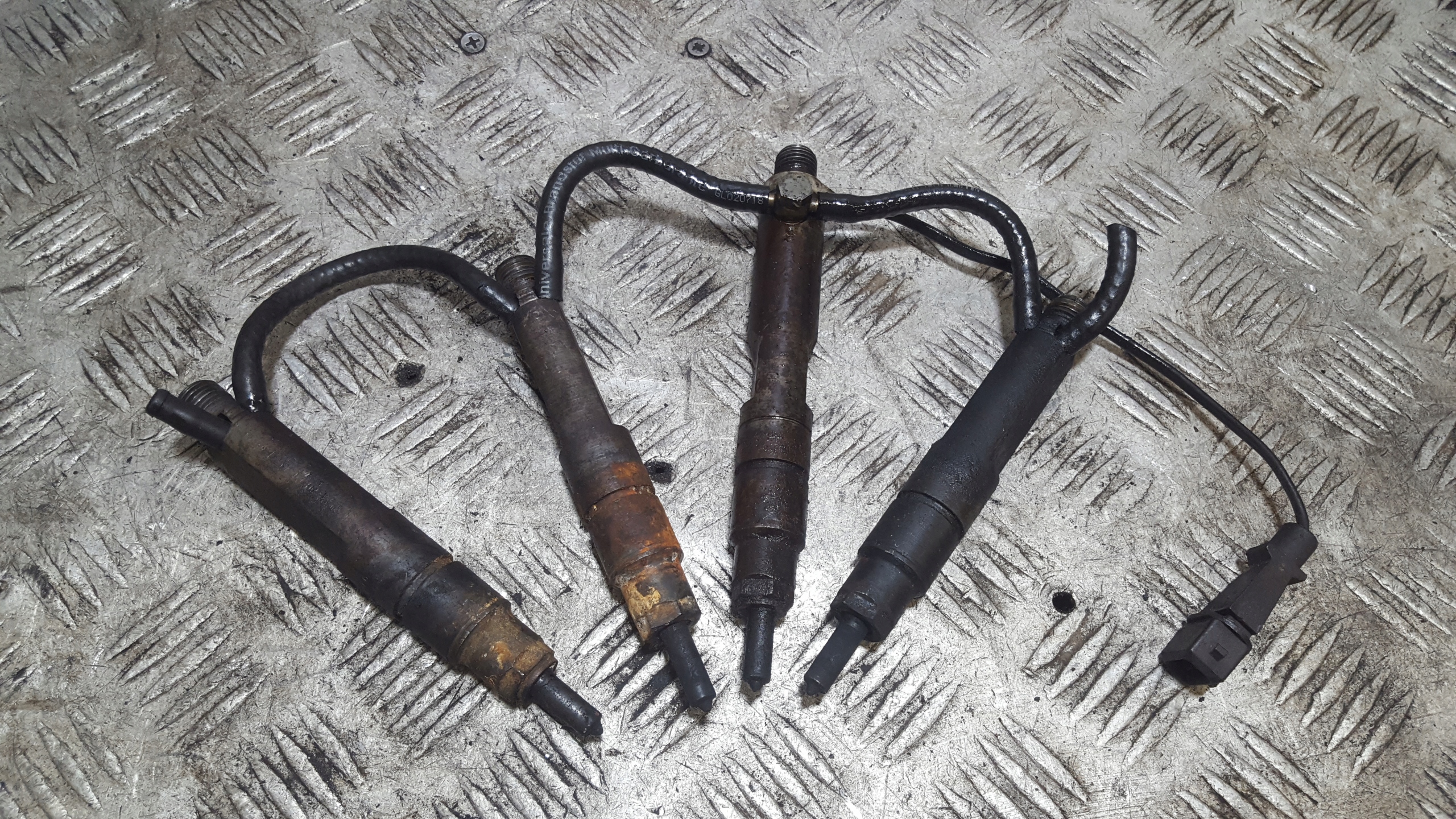 Einspritzdüse Einspritzdüse KOMPLET VOLKSWAGEN PASSAT B5 028130201G