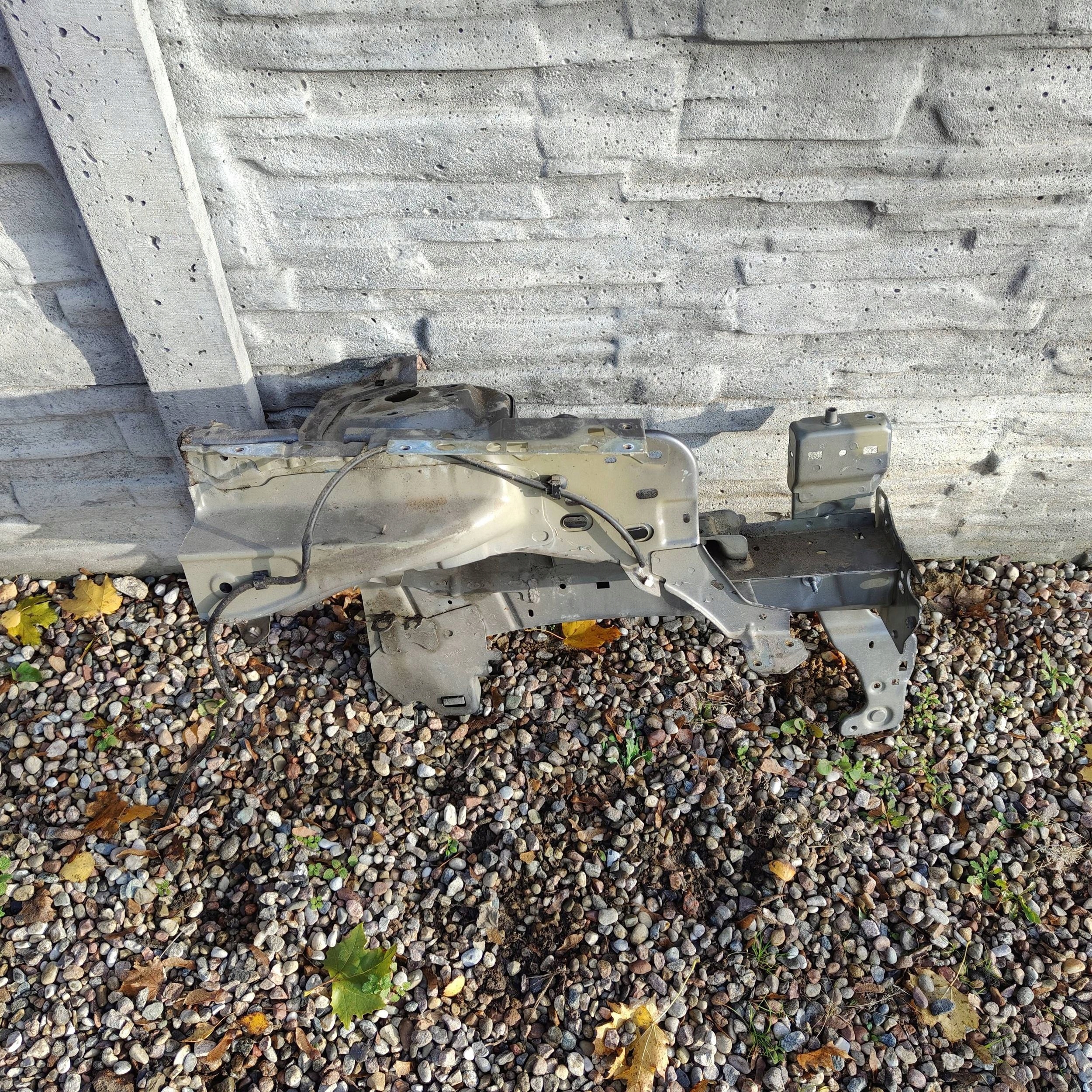 quarter front front side right Peugeot 208