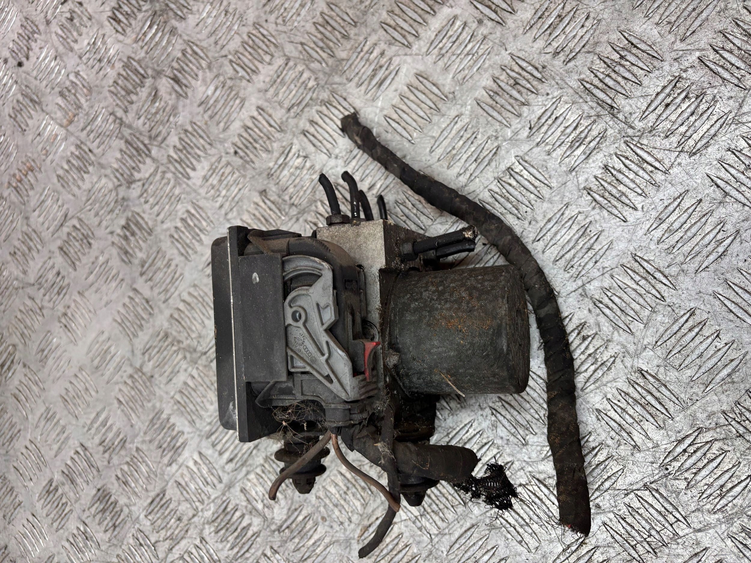 pump ABS AUDI A4 B8 8K0907379T