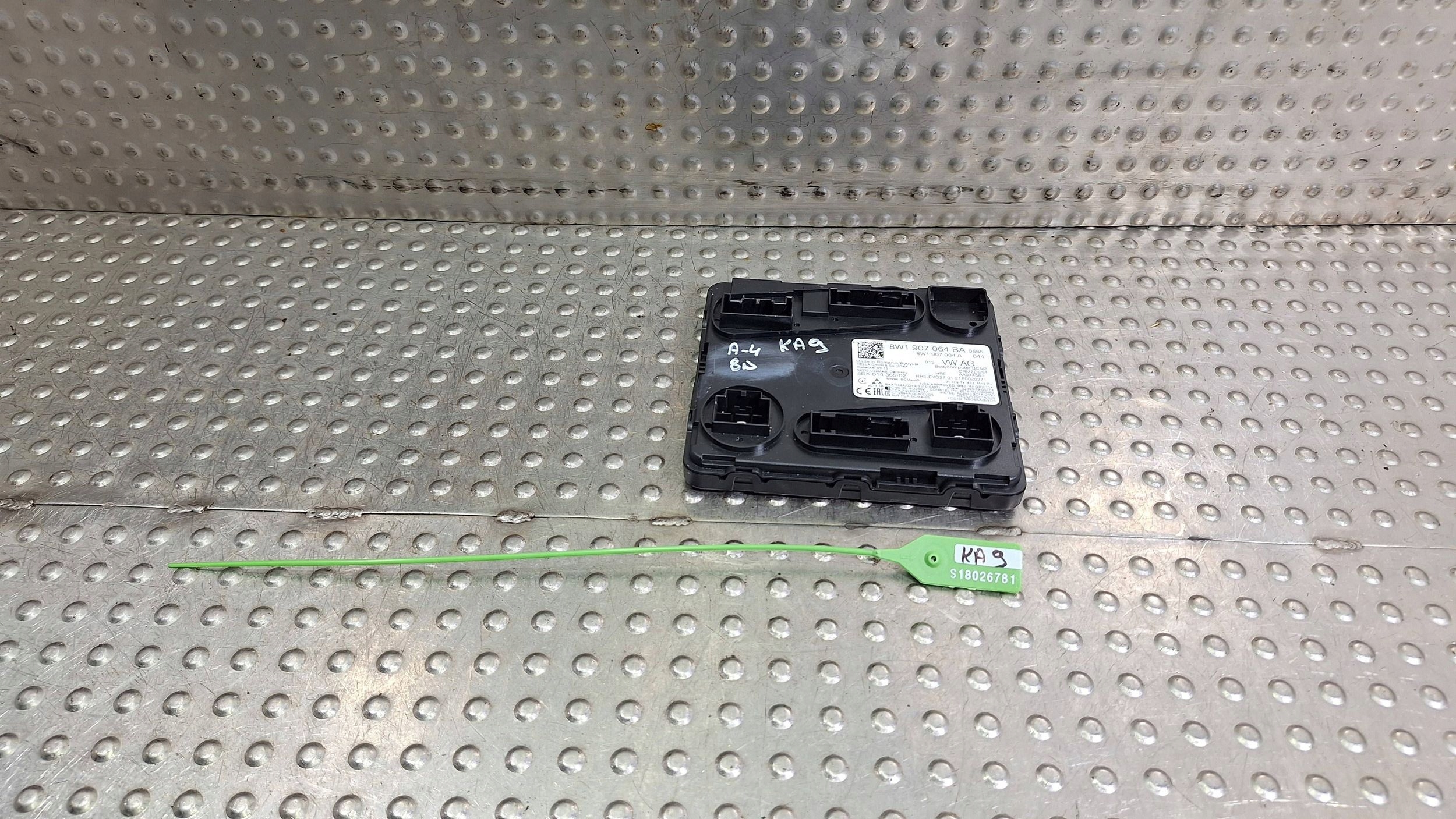 control unit KOMFORTU 8W1907064BA AUDI A4 A5 8W B9