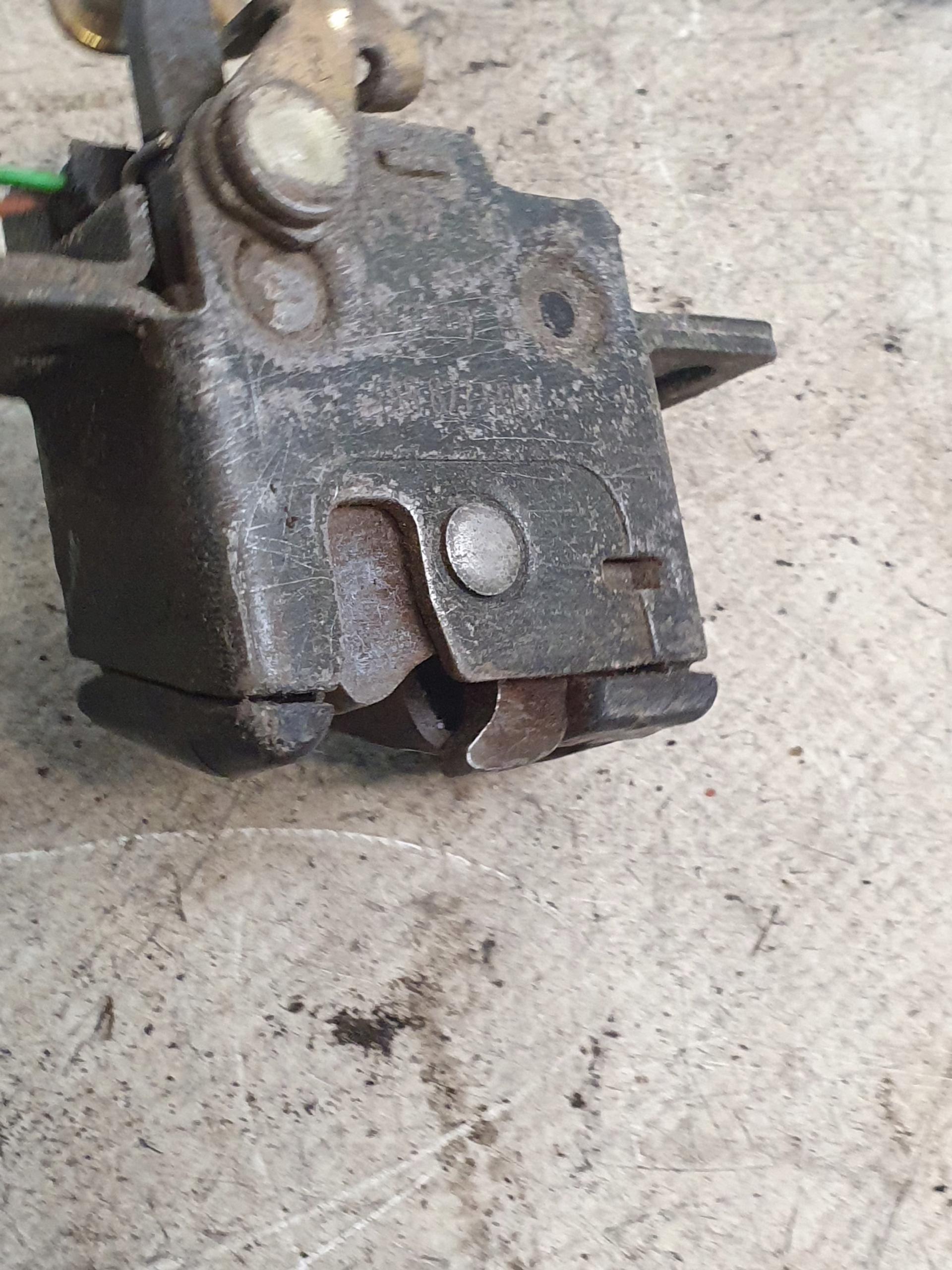 lock bonnet boot OE 4A9827506B AUDI 80 B4 KOMBI