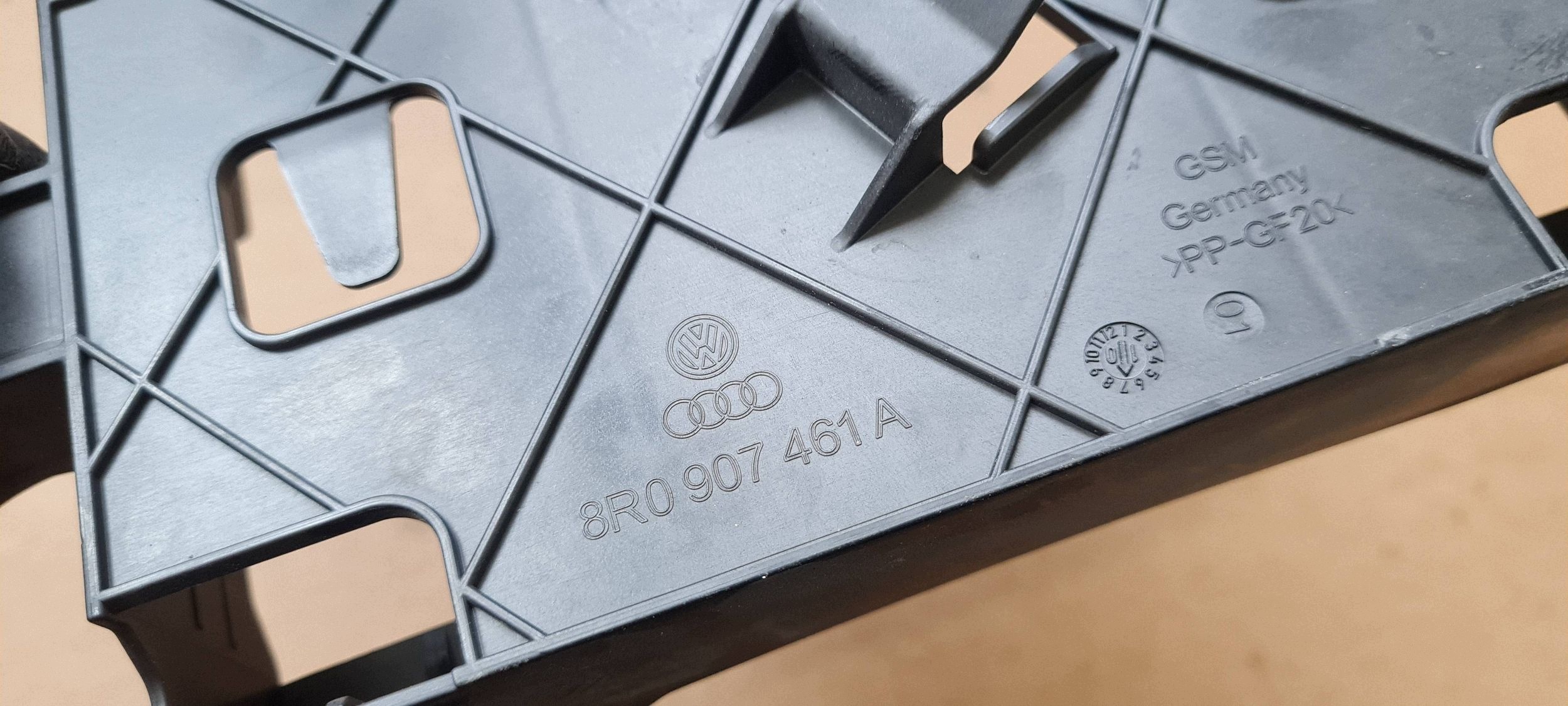 Q5 8R bracket holder MODULU STEROWNIKA 8R0907461A